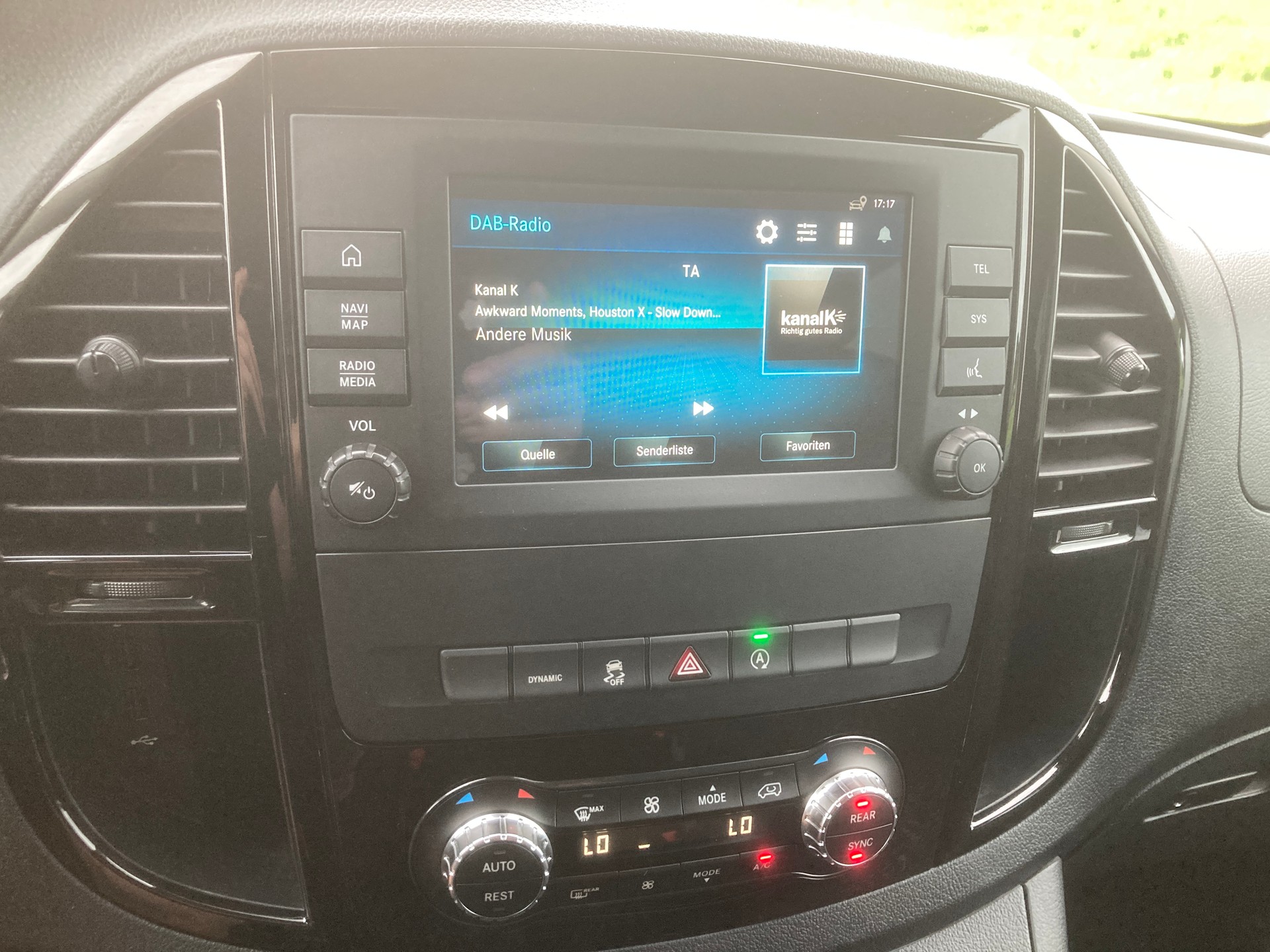 MERCEDES-BENZ Vito 116 CDI Lang Select Family Tourer 4Matic 9G-Tronic mit Anhängerkupplung-image-11