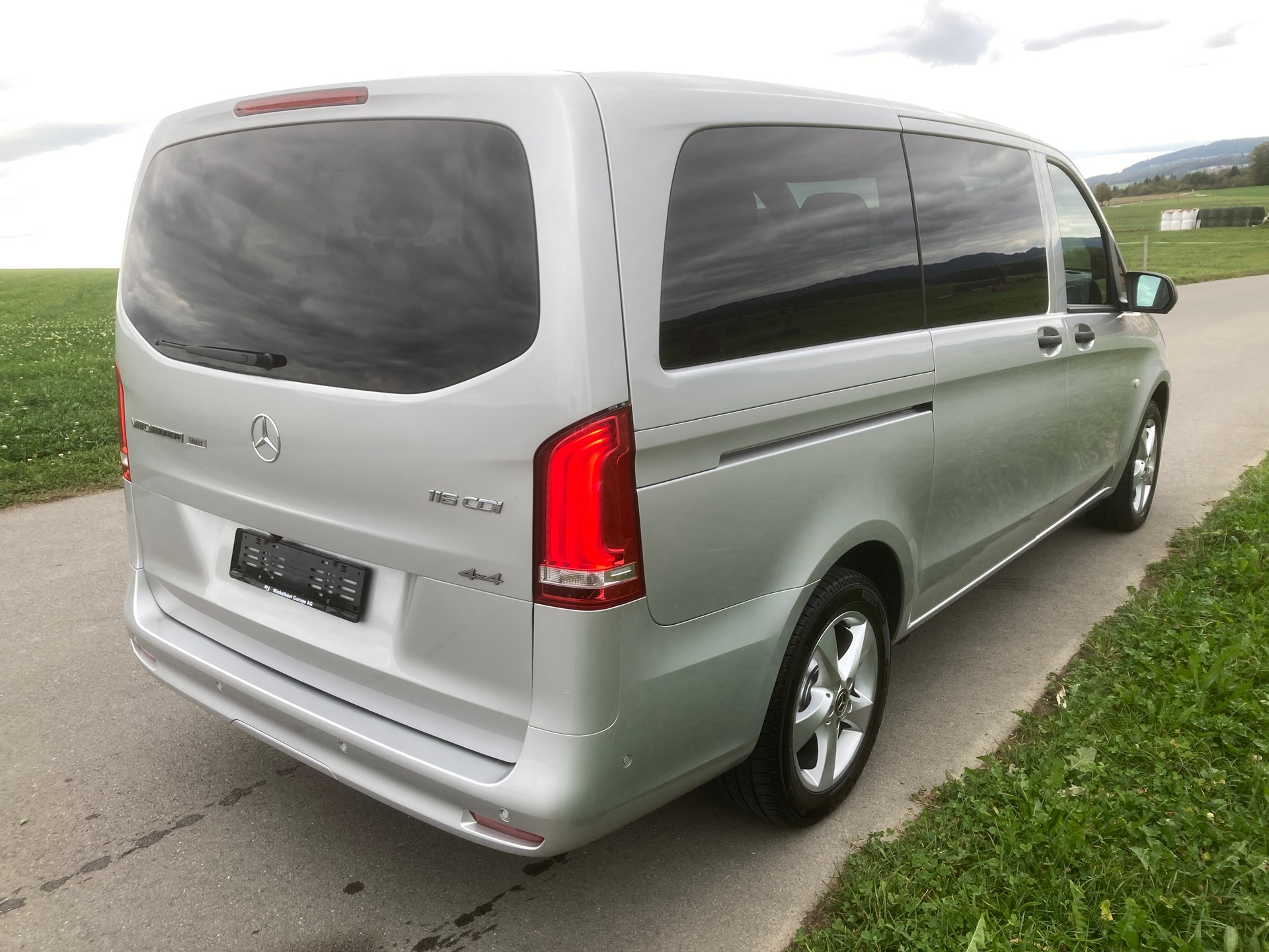 MERCEDES-BENZ Vito 116 CDI Lang Select Family Tourer 4Matic 9G-Tronic mit Anhängerkupplung-image-1