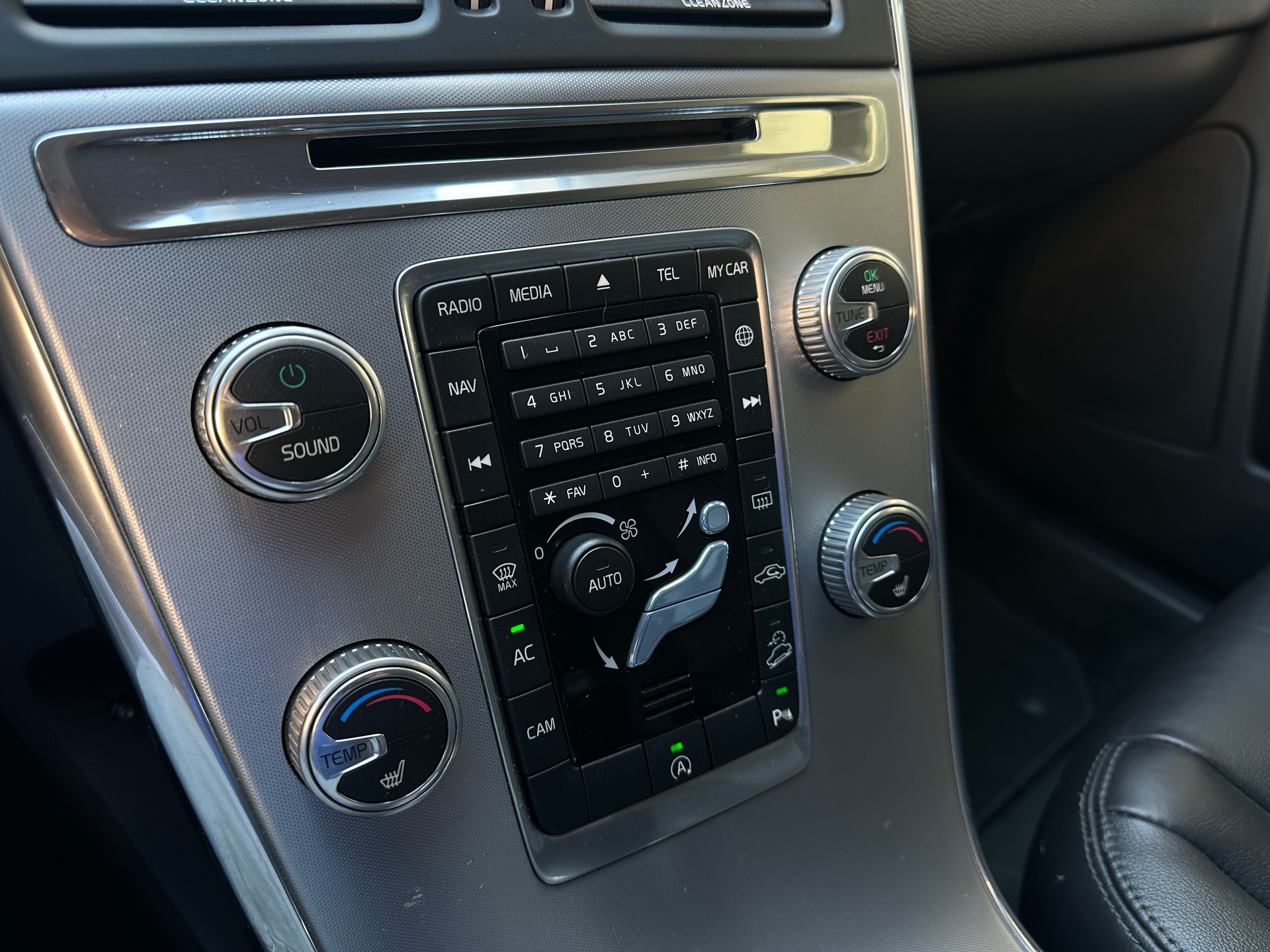 VOLVO XC60 T5 AWD Summum Geartronic-image-11