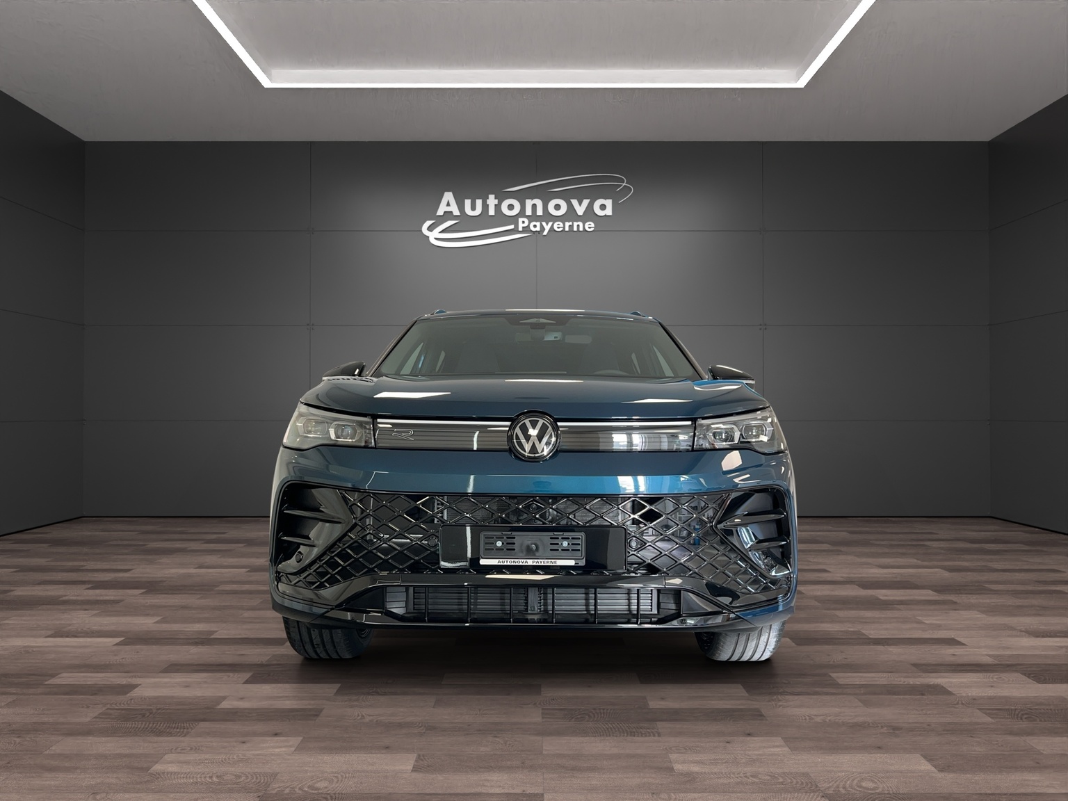 VW Tiguan 2.0 TSI DSG R-Line 4Motion-image-1