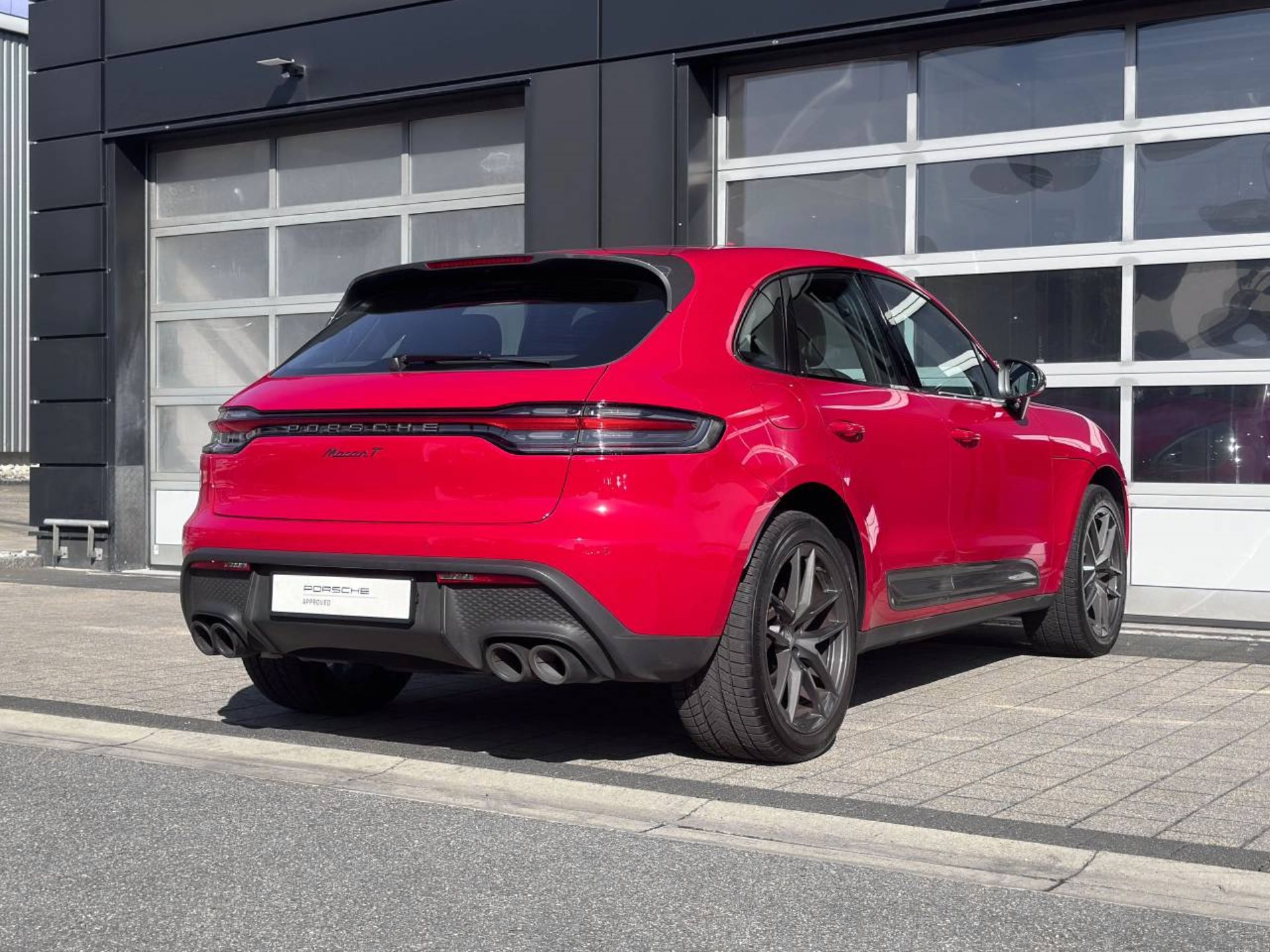 PORSCHE Macan T-image-10