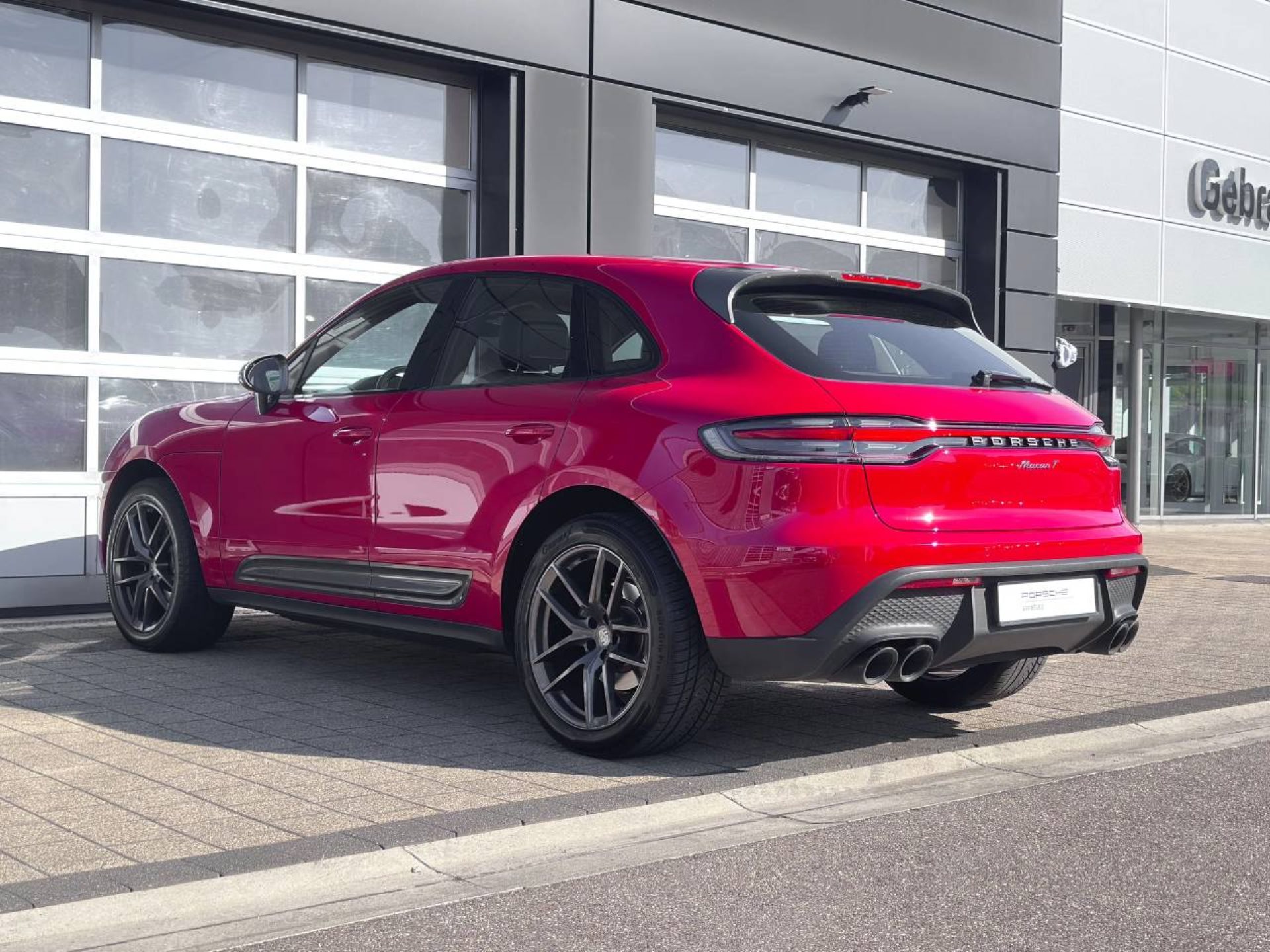 PORSCHE Macan T-image-11