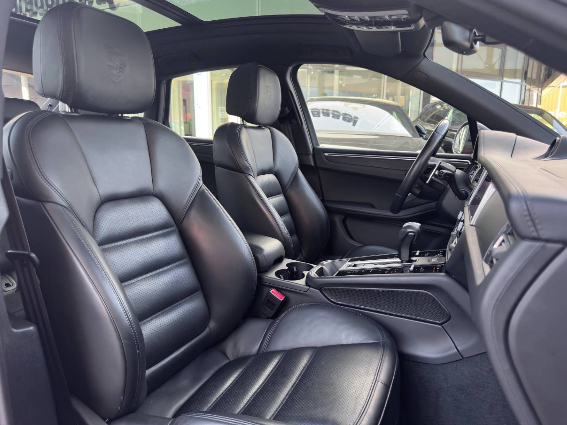 PORSCHE Macan T-image-22