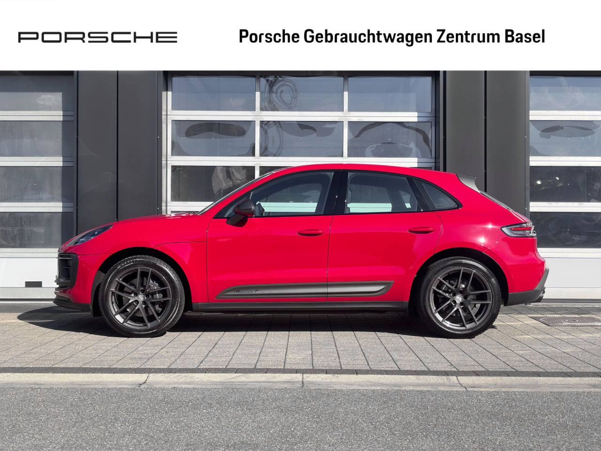 PORSCHE Macan T-image-1