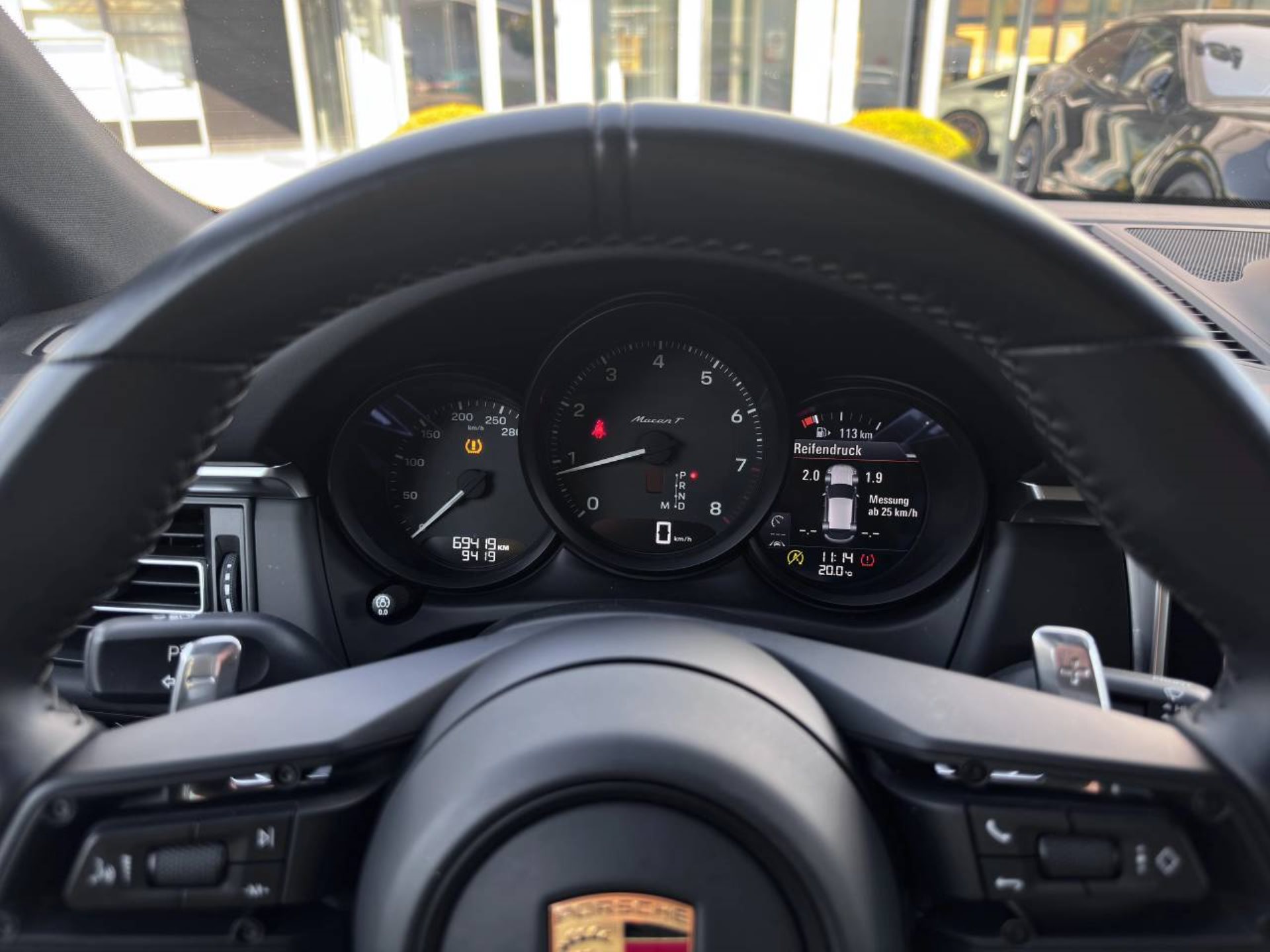 PORSCHE Macan T-image-13