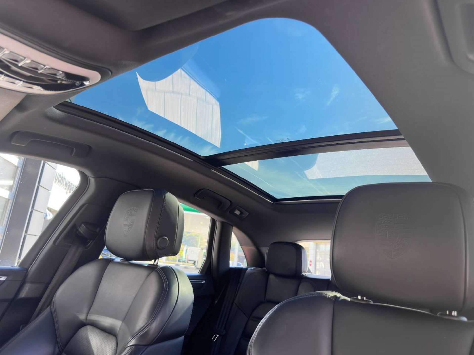 PORSCHE Macan T-image-24