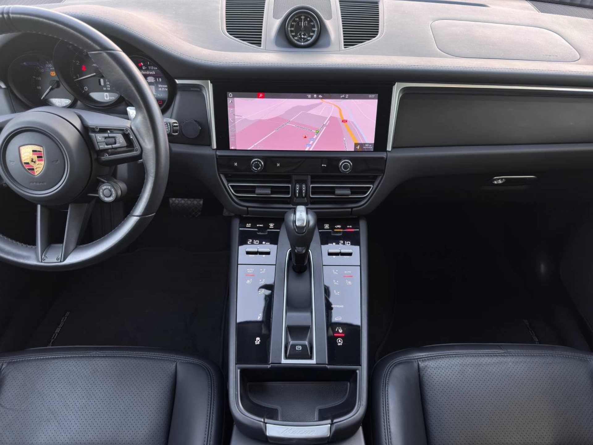 PORSCHE Macan T-image-16