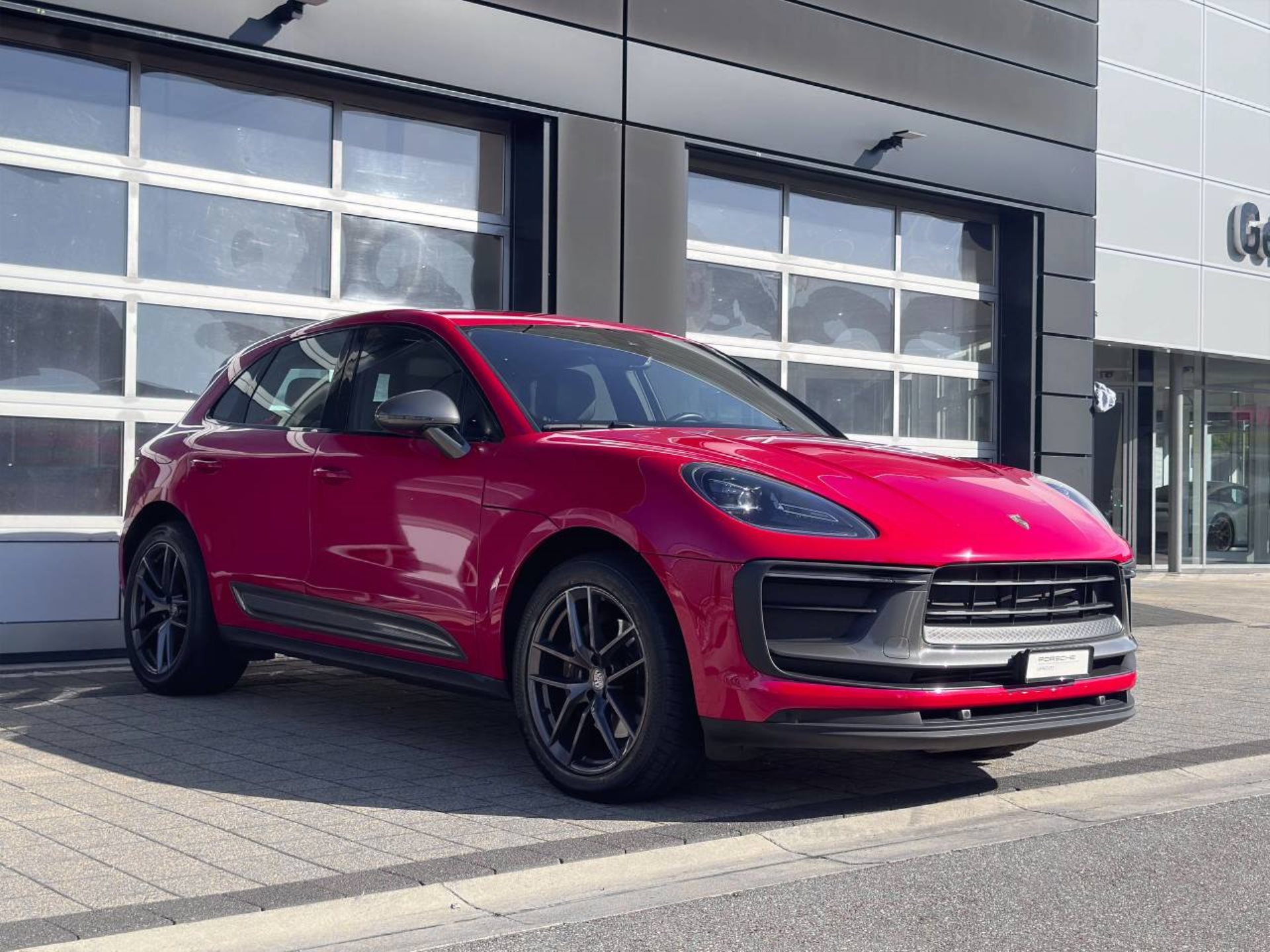 PORSCHE Macan T-image-9