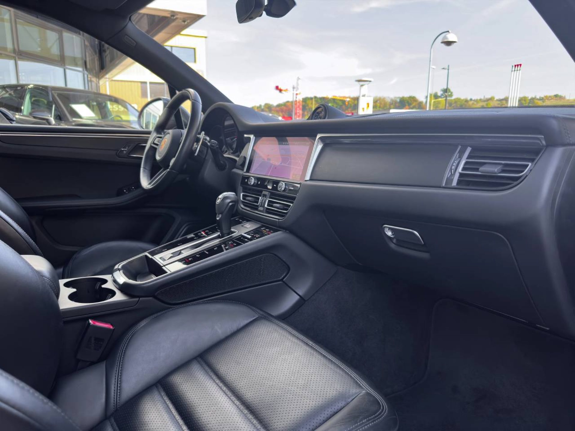 PORSCHE Macan T-image-19