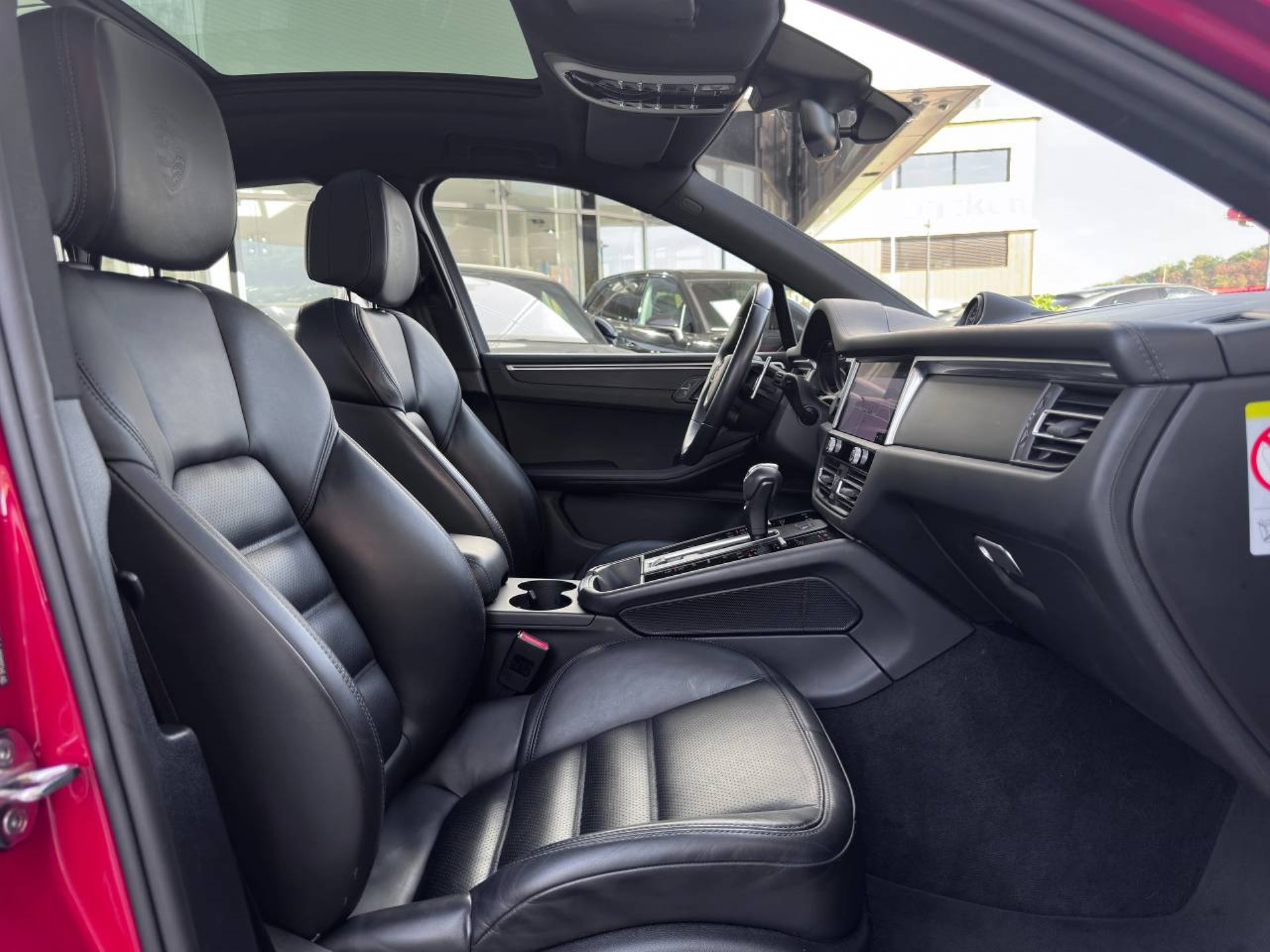 PORSCHE Macan T-image-20