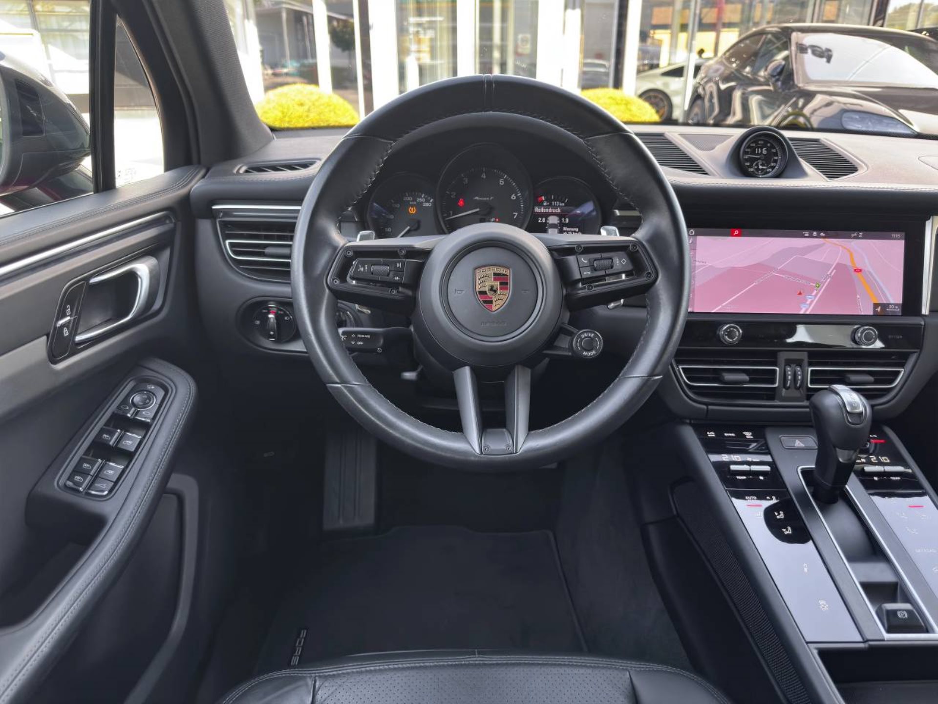 PORSCHE Macan T-image-14