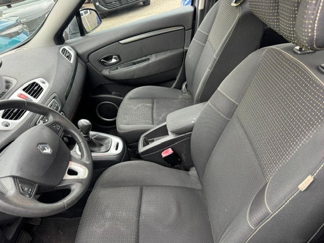 RENAULT Grand Scénic 1.4 16V Turbo Dynamique-image-4