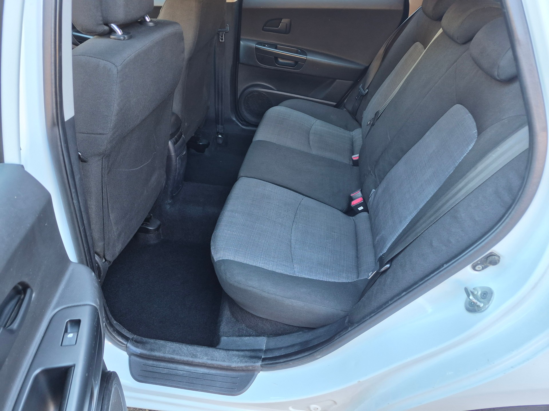 KIA Cee'd Sporty Wagon 1.4 16V Basic-image-6