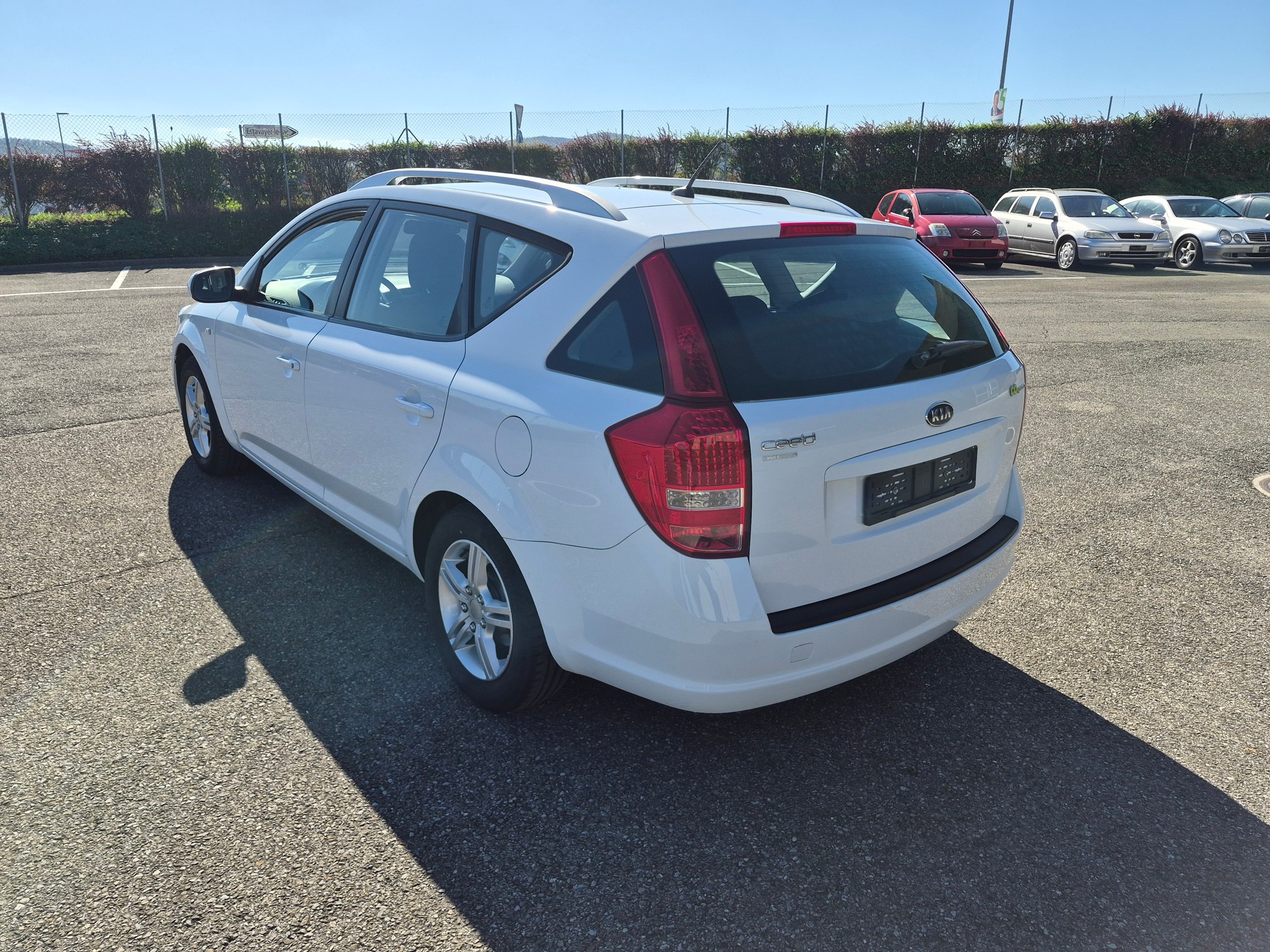 KIA Cee'd Sporty Wagon 1.4 16V Basic-image-4