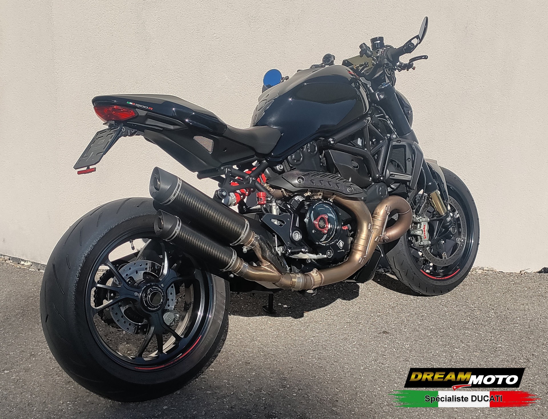 DUCATI Monster 1200 R-showroom-element-3