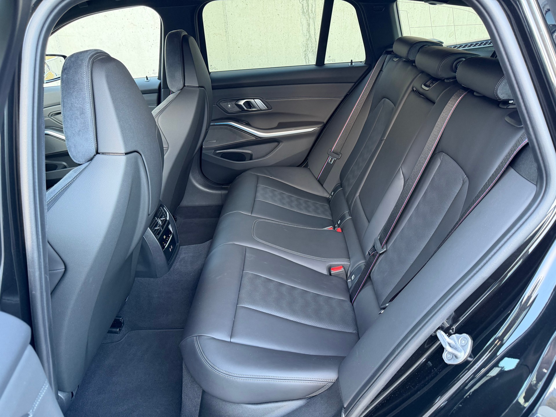 BMW M3 Touring xDrive Competition M-image-13