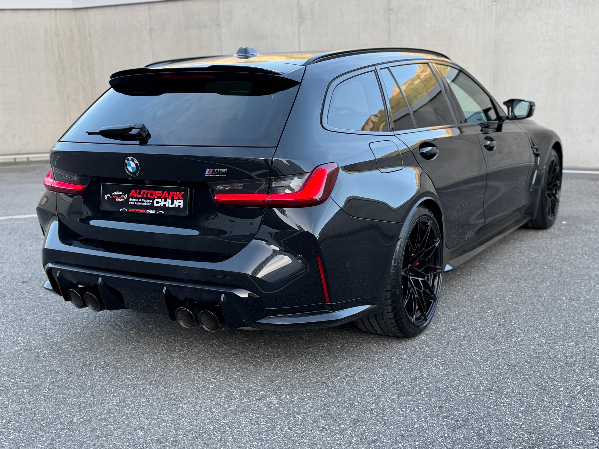 BMW M3 Touring xDrive Competition M-image-4