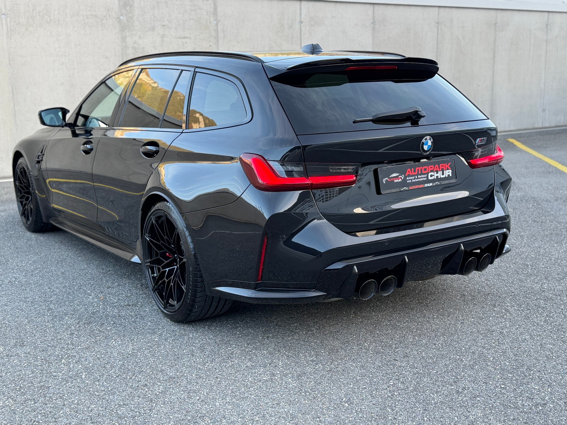 BMW M3 Touring xDrive Competition M-image-2