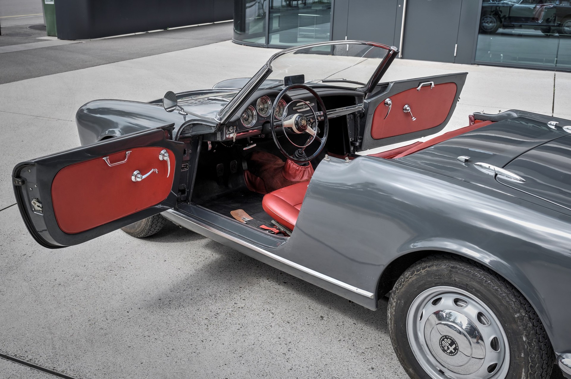ALFA ROMEO GIULIETTA Spider-image-4