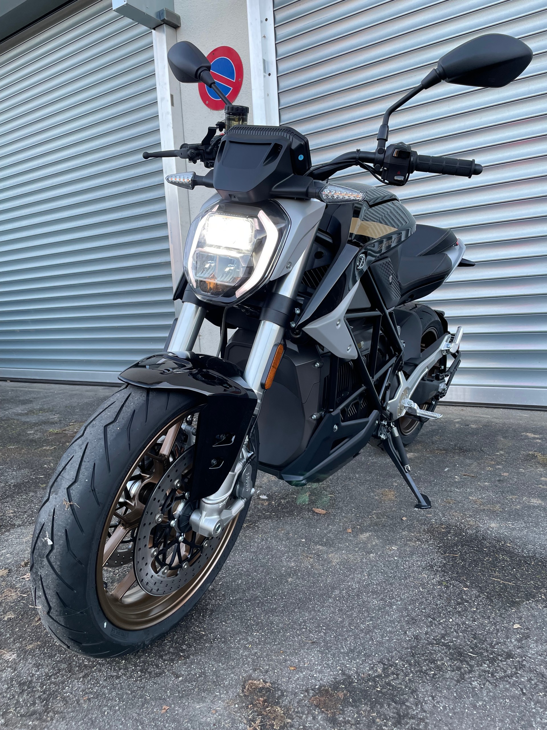 ZERO SRF ZF 17.3 Aktion-showroom-element-3