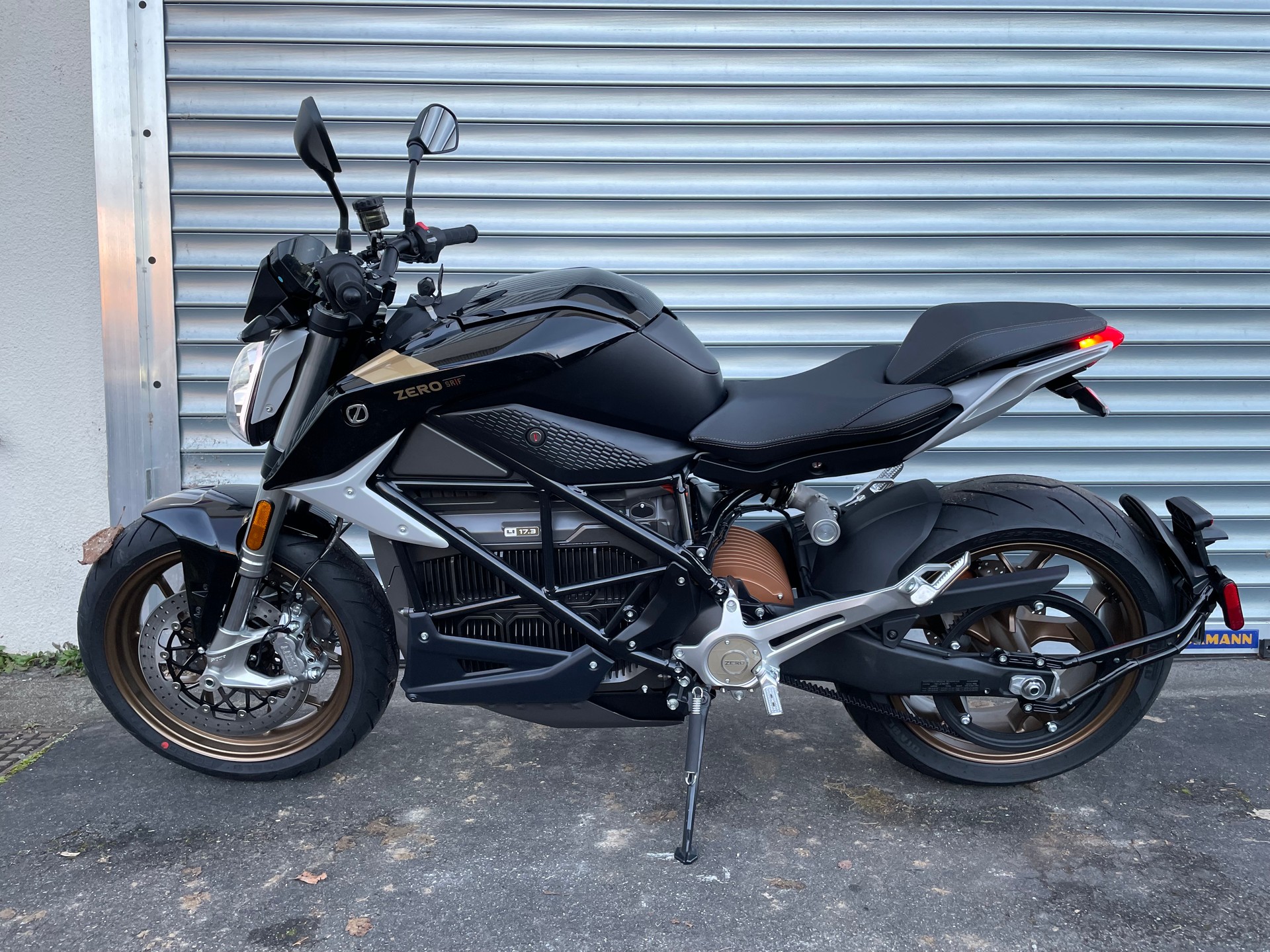 ZERO SRF ZF 17.3 Aktion-showroom-element-1