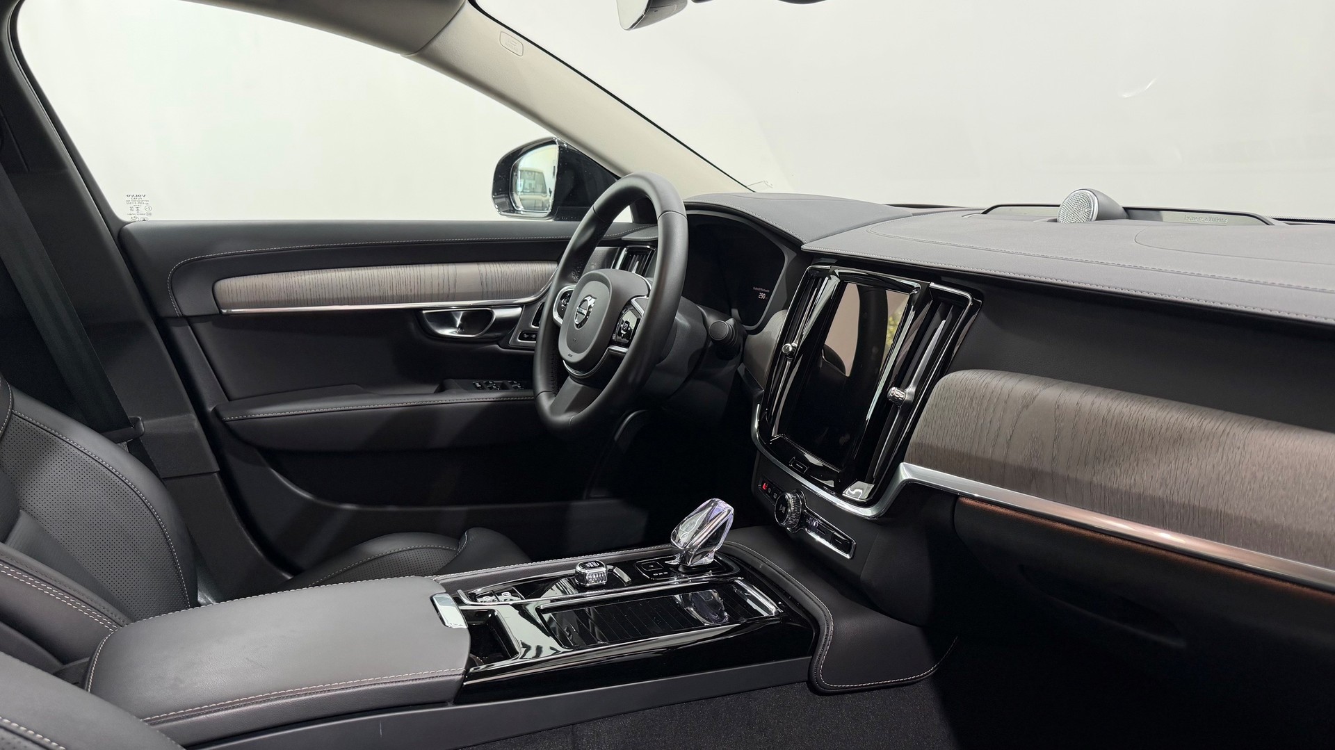VOLVO S90 2.0 T8 TE Ultimate Dark eA-image-4