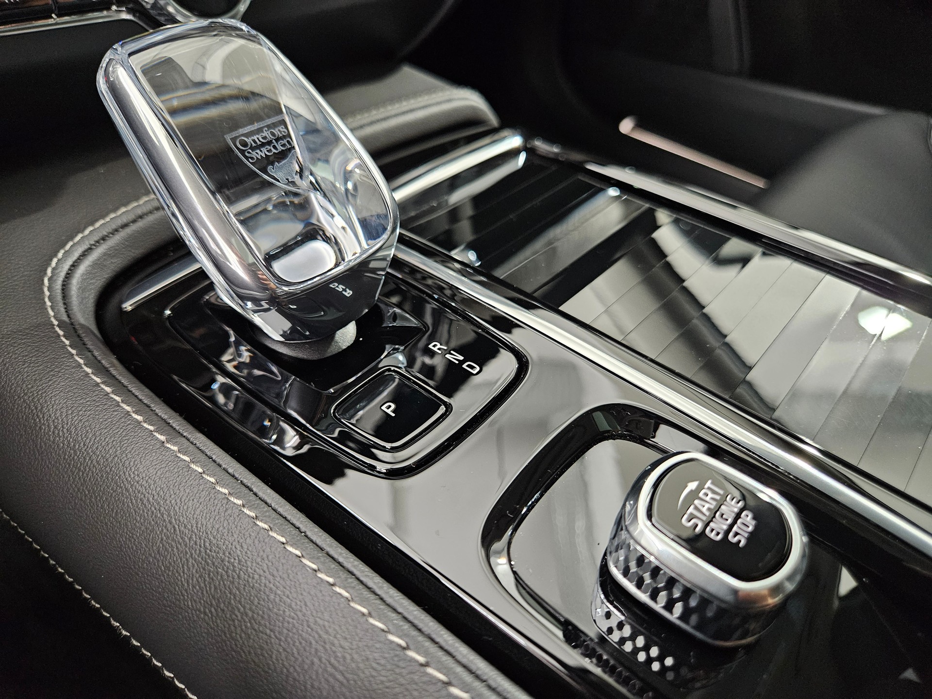 VOLVO S90 2.0 T8 TE Ultimate Dark eA-image-9