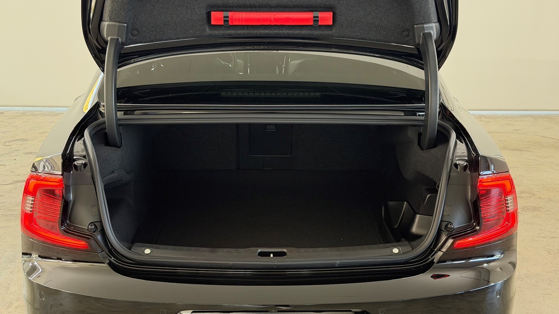 VOLVO S90 2.0 T8 TE Ultimate Dark eA-image-13