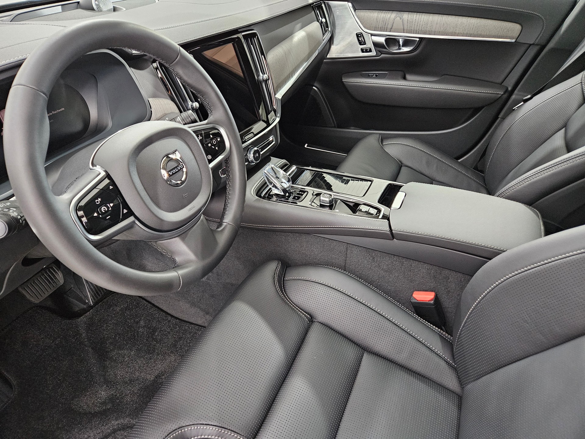 VOLVO S90 2.0 T8 TE Ultimate Dark eA-showroom-element-3