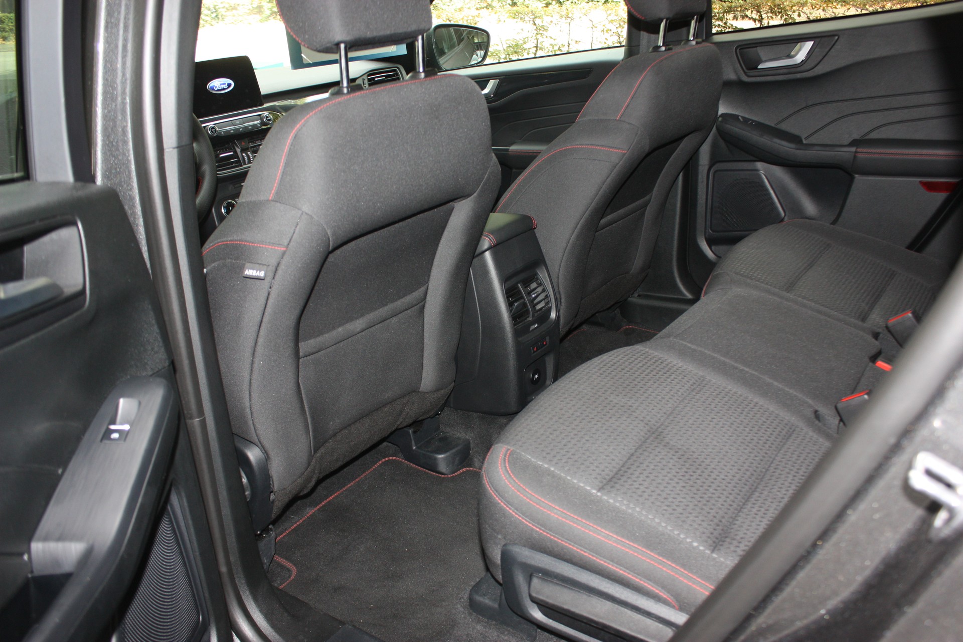 FORD Kuga 2.5 FHEV ST-Line 4WD-image-8