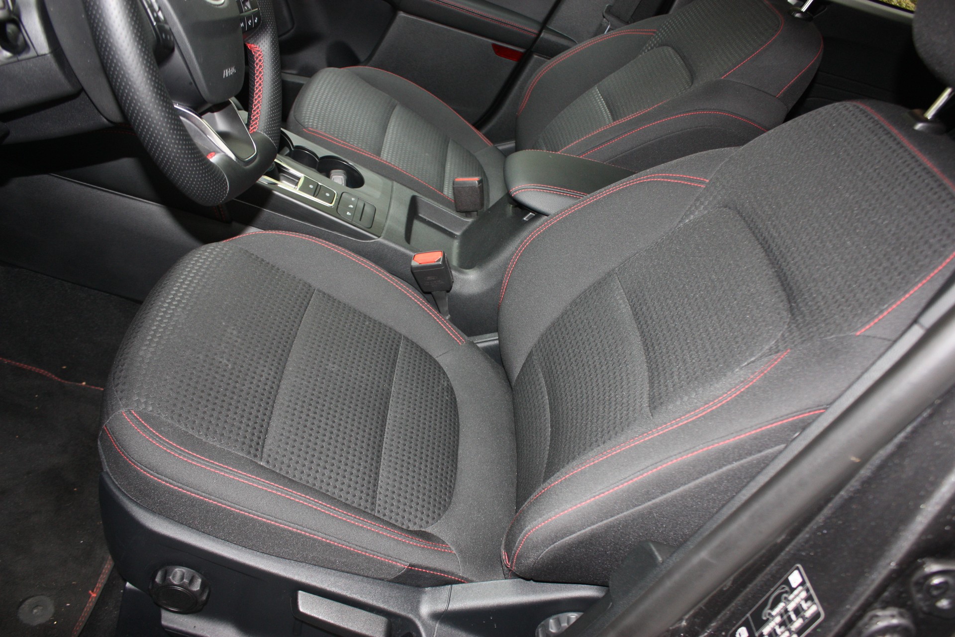 FORD Kuga 2.5 FHEV ST-Line 4WD-image-6