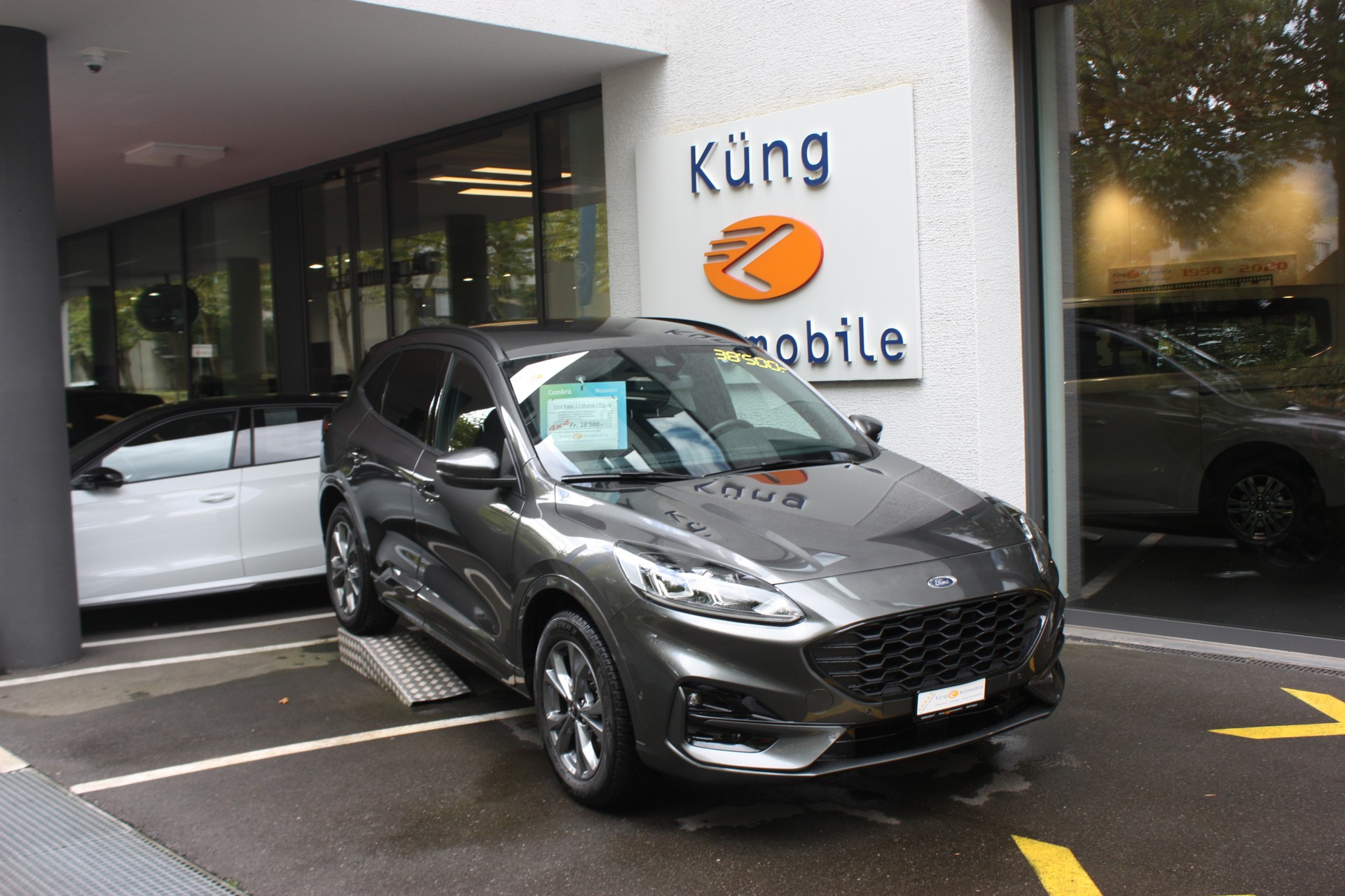 FORD Kuga 2.5 FHEV ST-Line 4WD-image-2