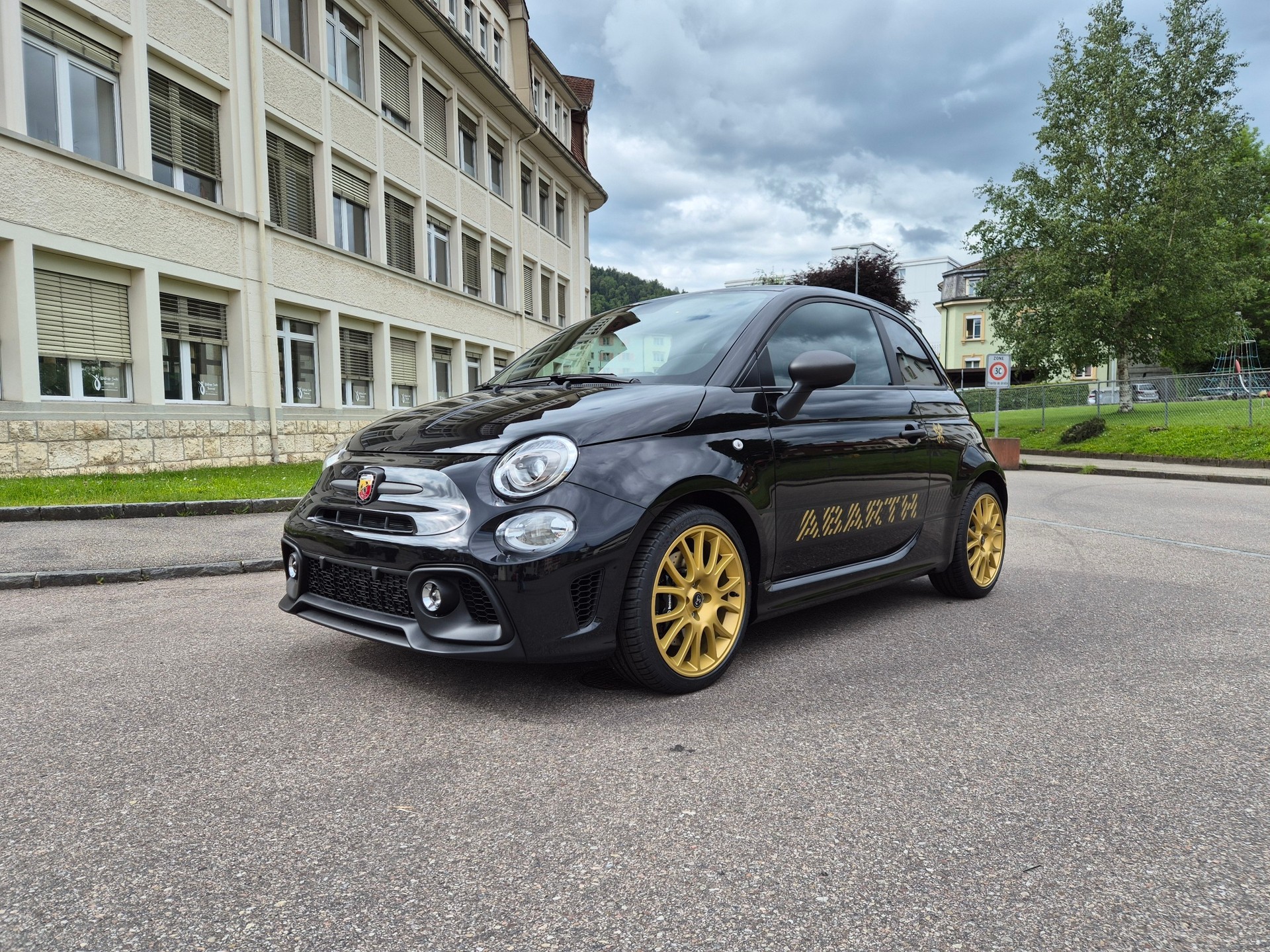 FIAT 695 1.4 16V Turbo Abarth Competizione 75 th Anniversario-image-0