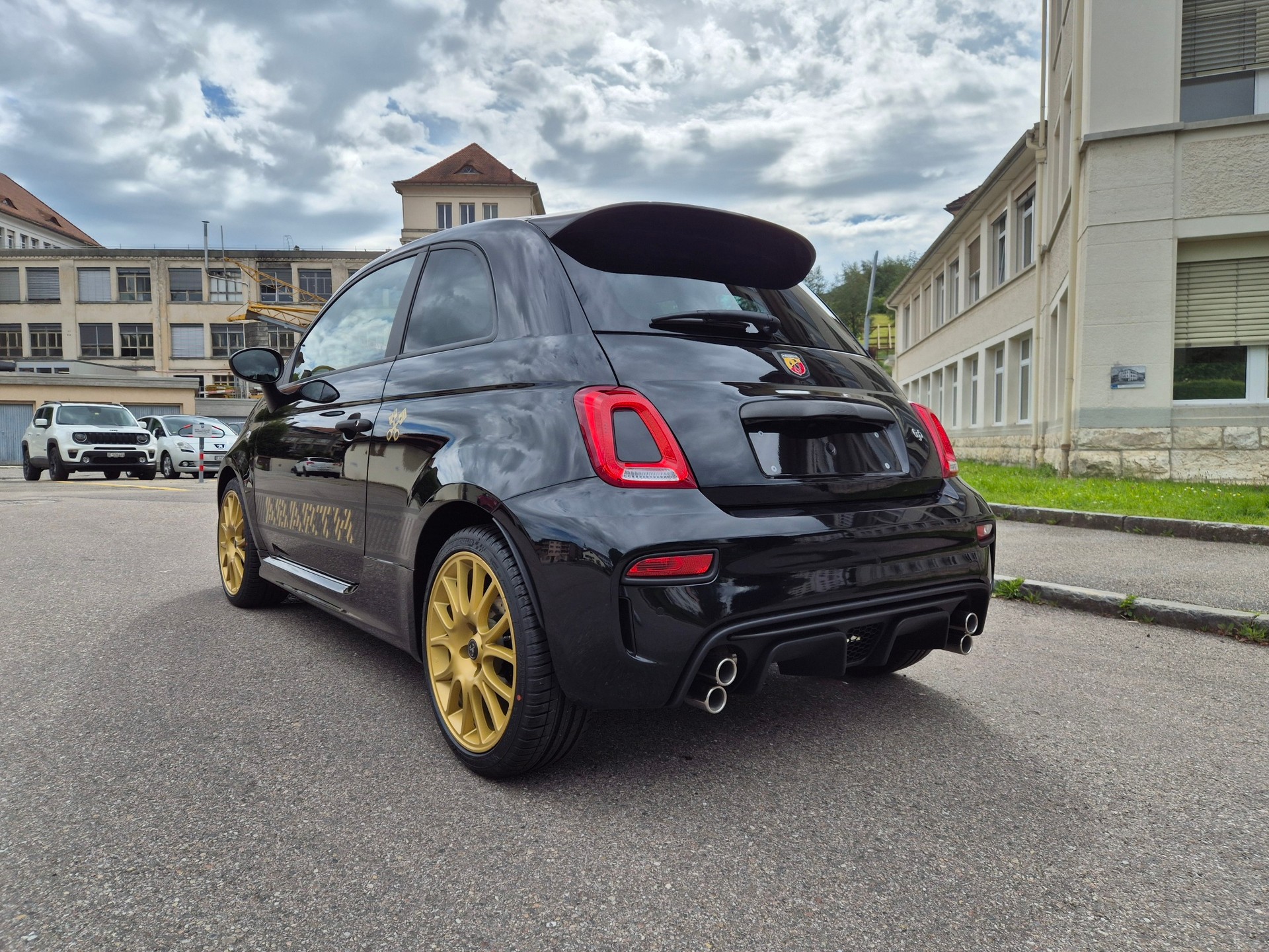 FIAT 695 1.4 16V Turbo Abarth Competizione 75 th Anniversario-image-2