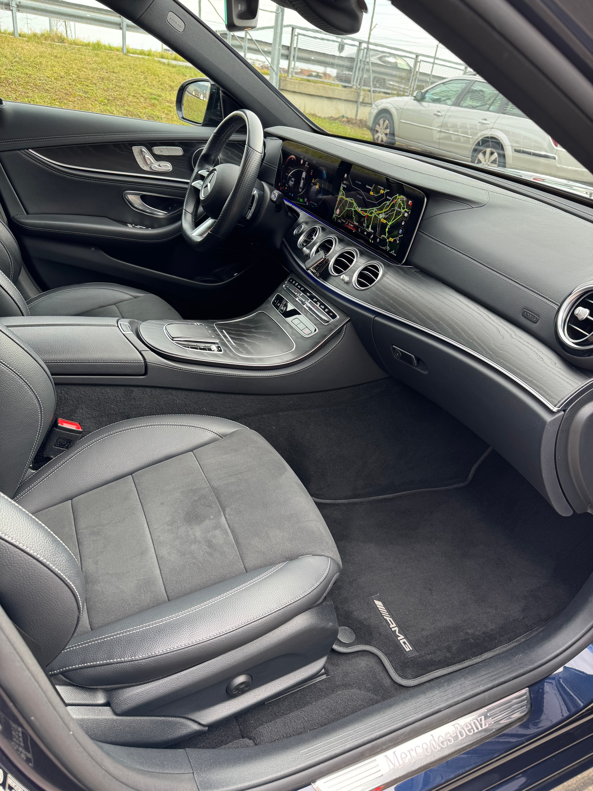 MERCEDES-BENZ E 220 d AMG Line 9G-Tronic-image-6
