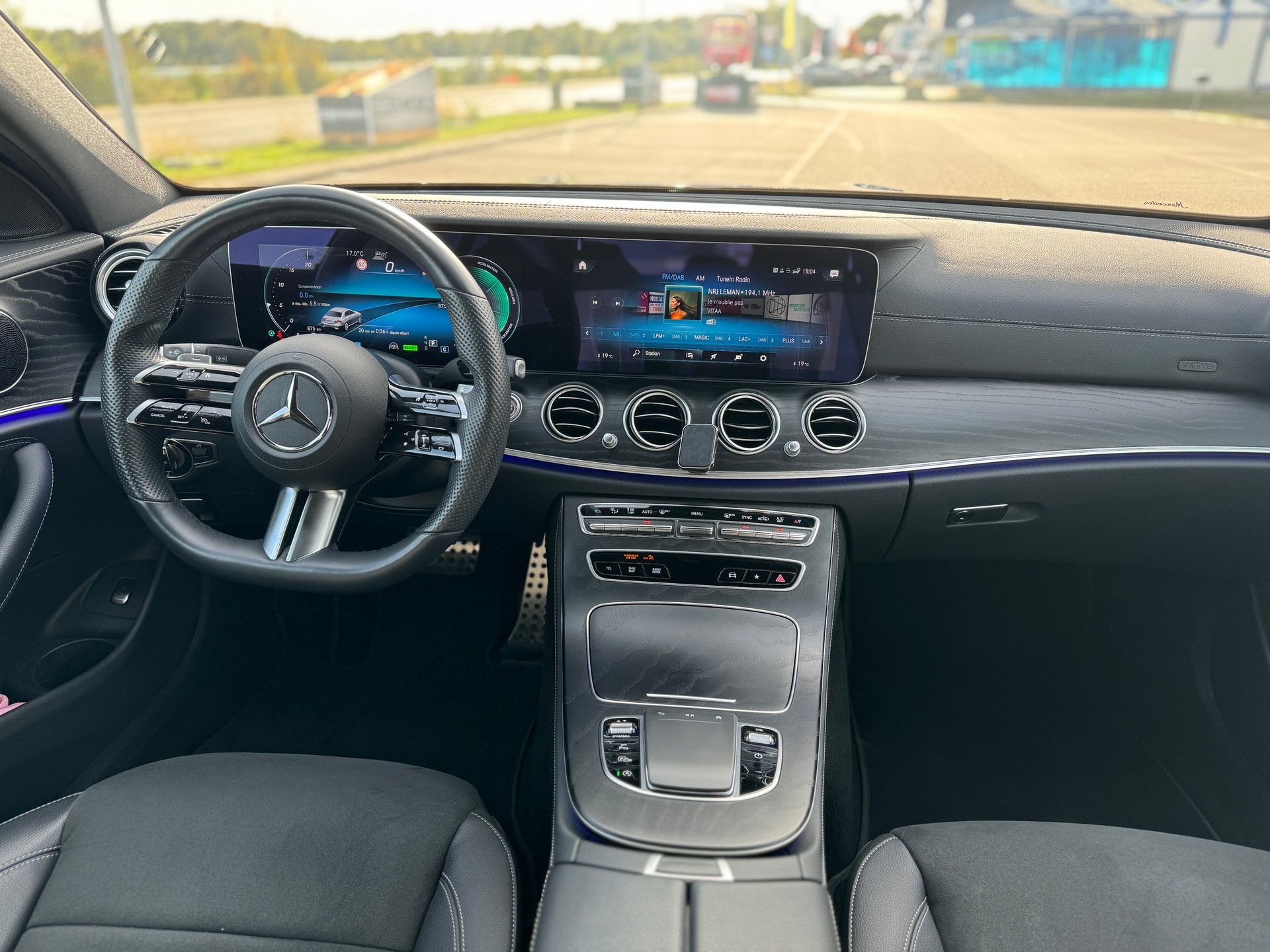 MERCEDES-BENZ E 220 d AMG Line 9G-Tronic-image-18
