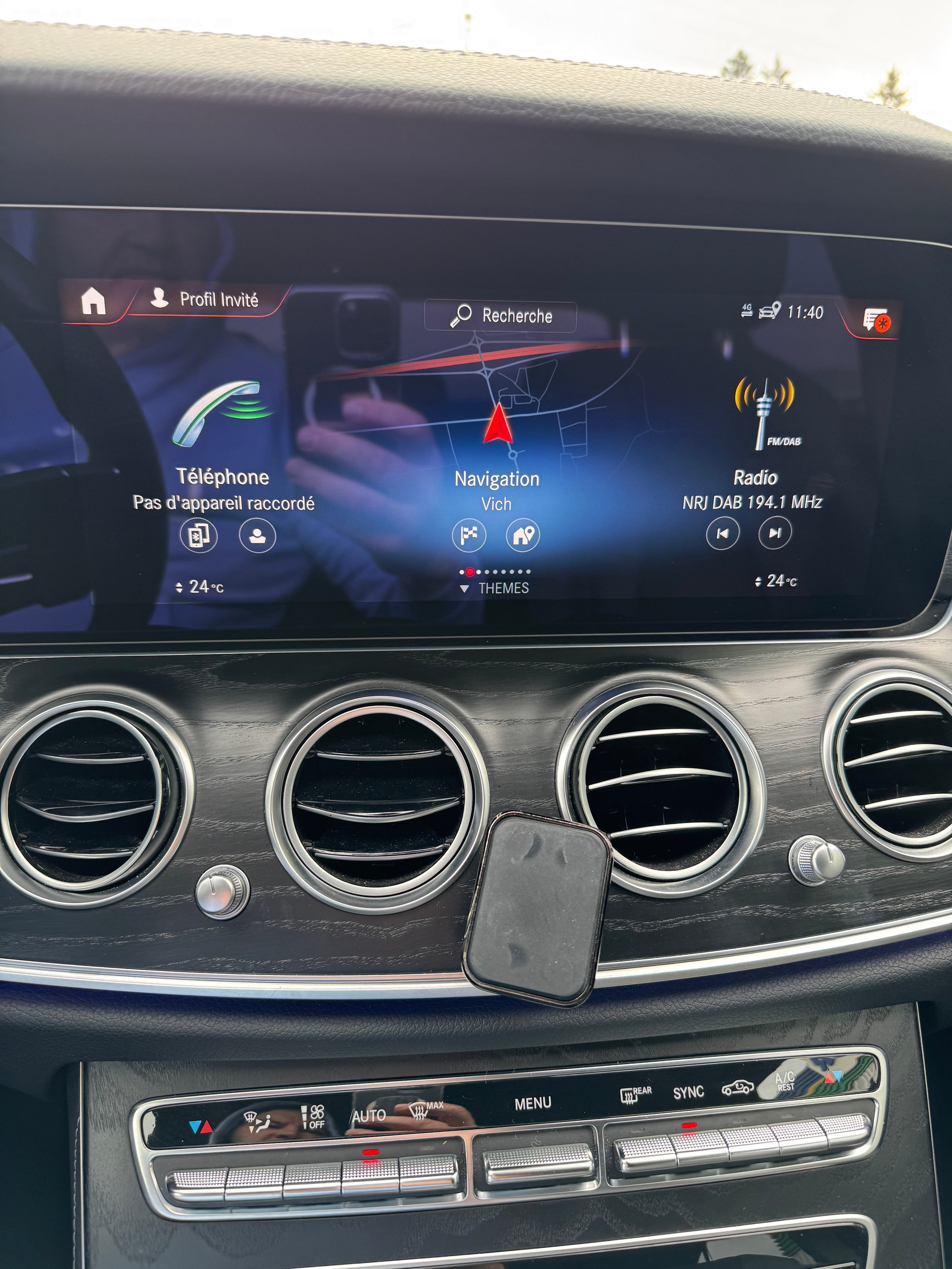 MERCEDES-BENZ E 220 d AMG Line 9G-Tronic-image-13