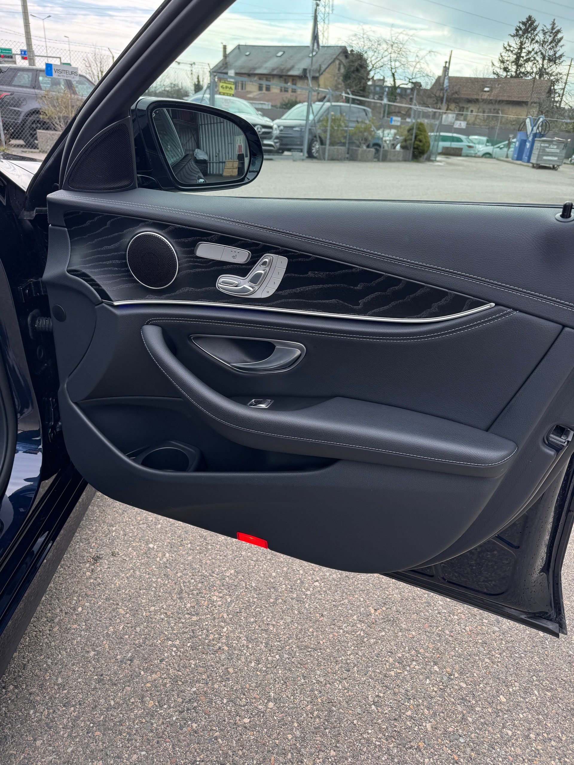 MERCEDES-BENZ E 220 d AMG Line 9G-Tronic-image-7