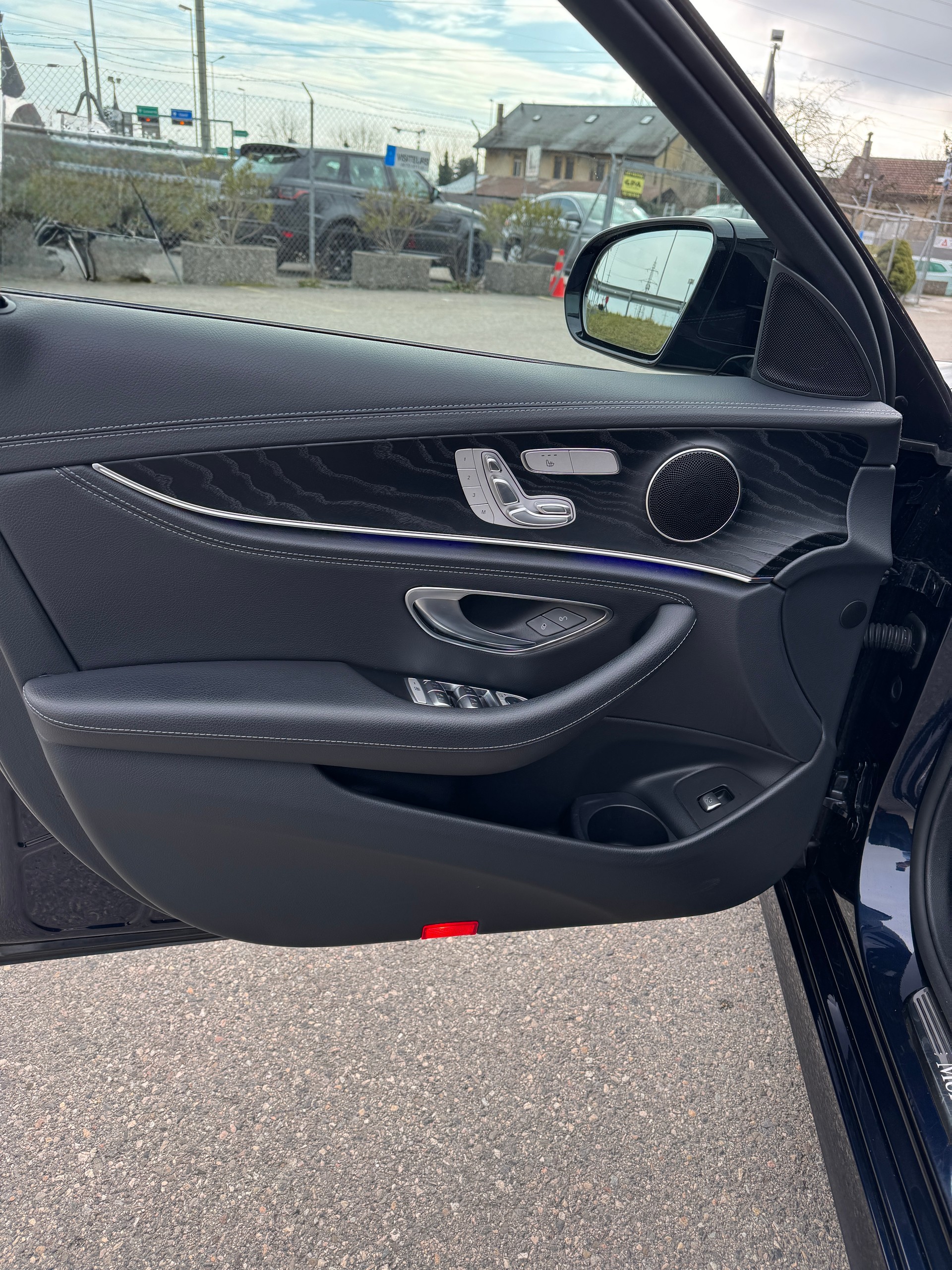 MERCEDES-BENZ E 220 d AMG Line 9G-Tronic-image-5