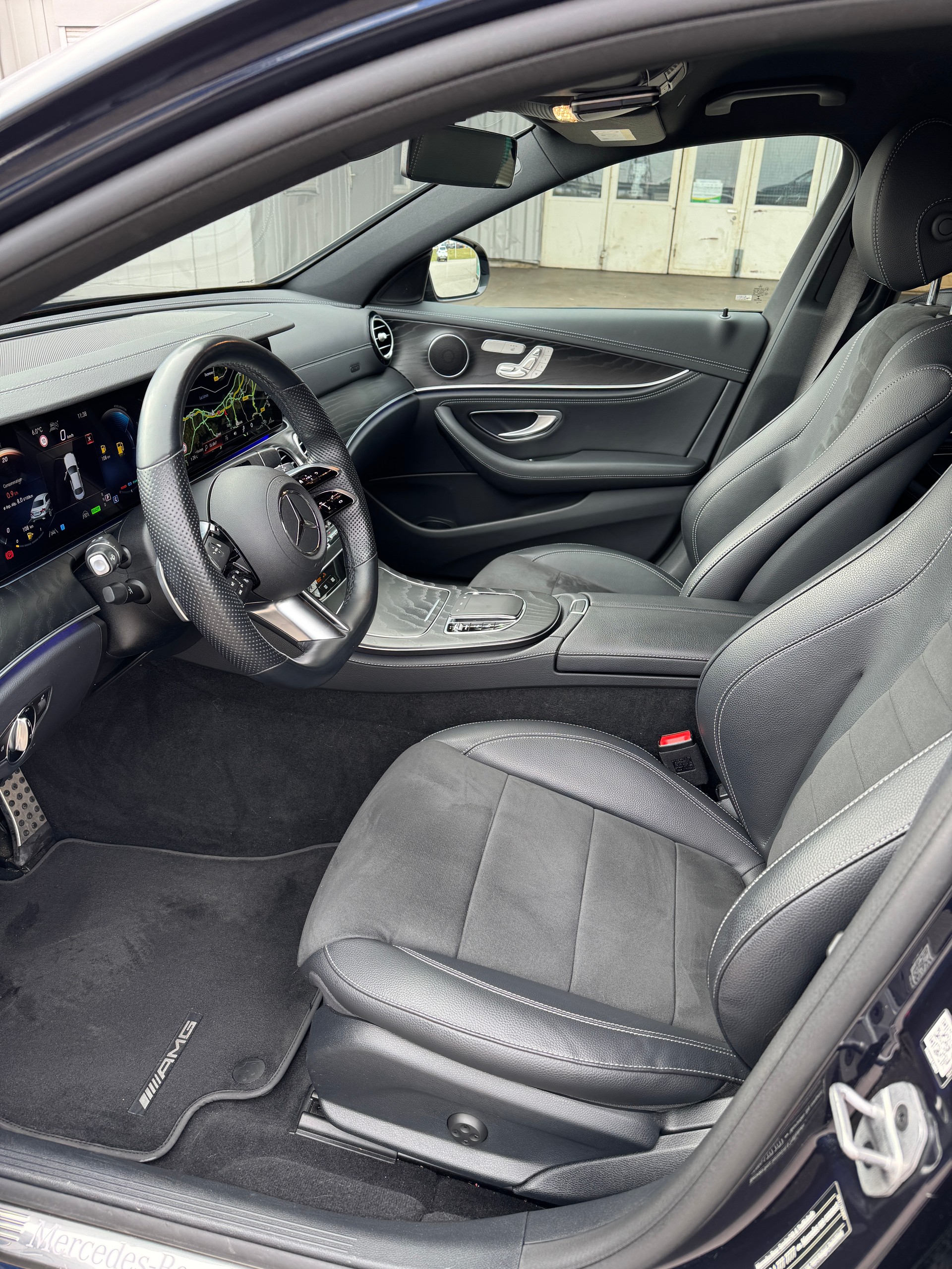 MERCEDES-BENZ E 220 d AMG Line 9G-Tronic-image-4