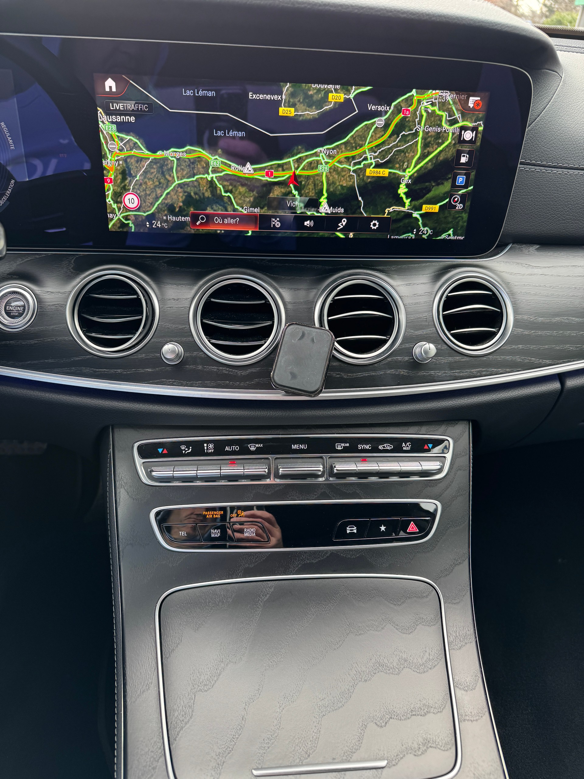 MERCEDES-BENZ E 220 d AMG Line 9G-Tronic-image-12