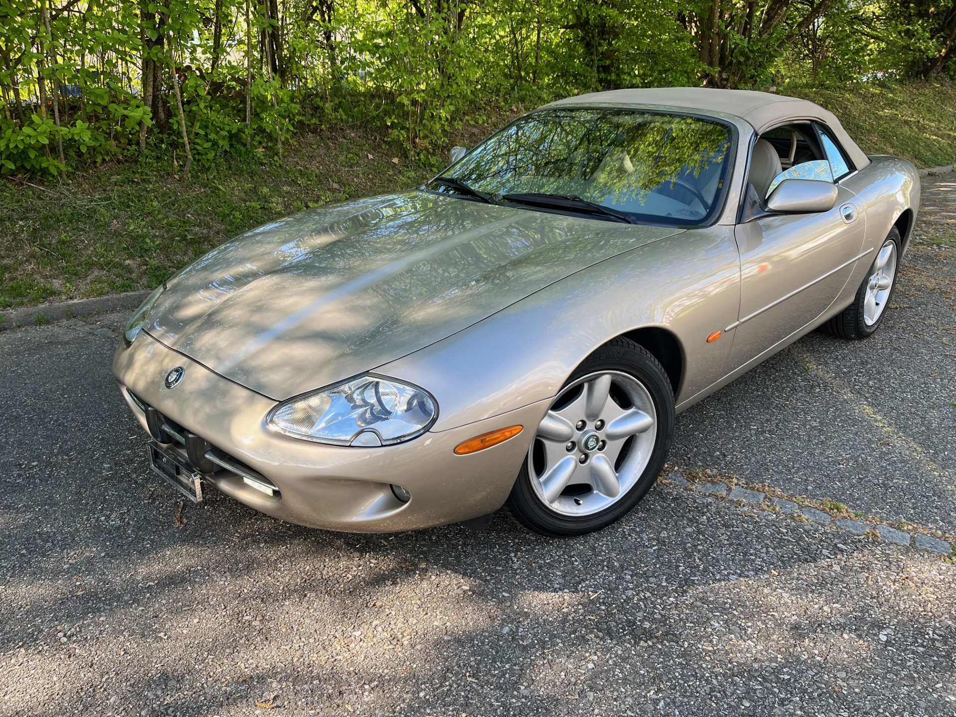 JAGUAR XK8 Convertible-image-0