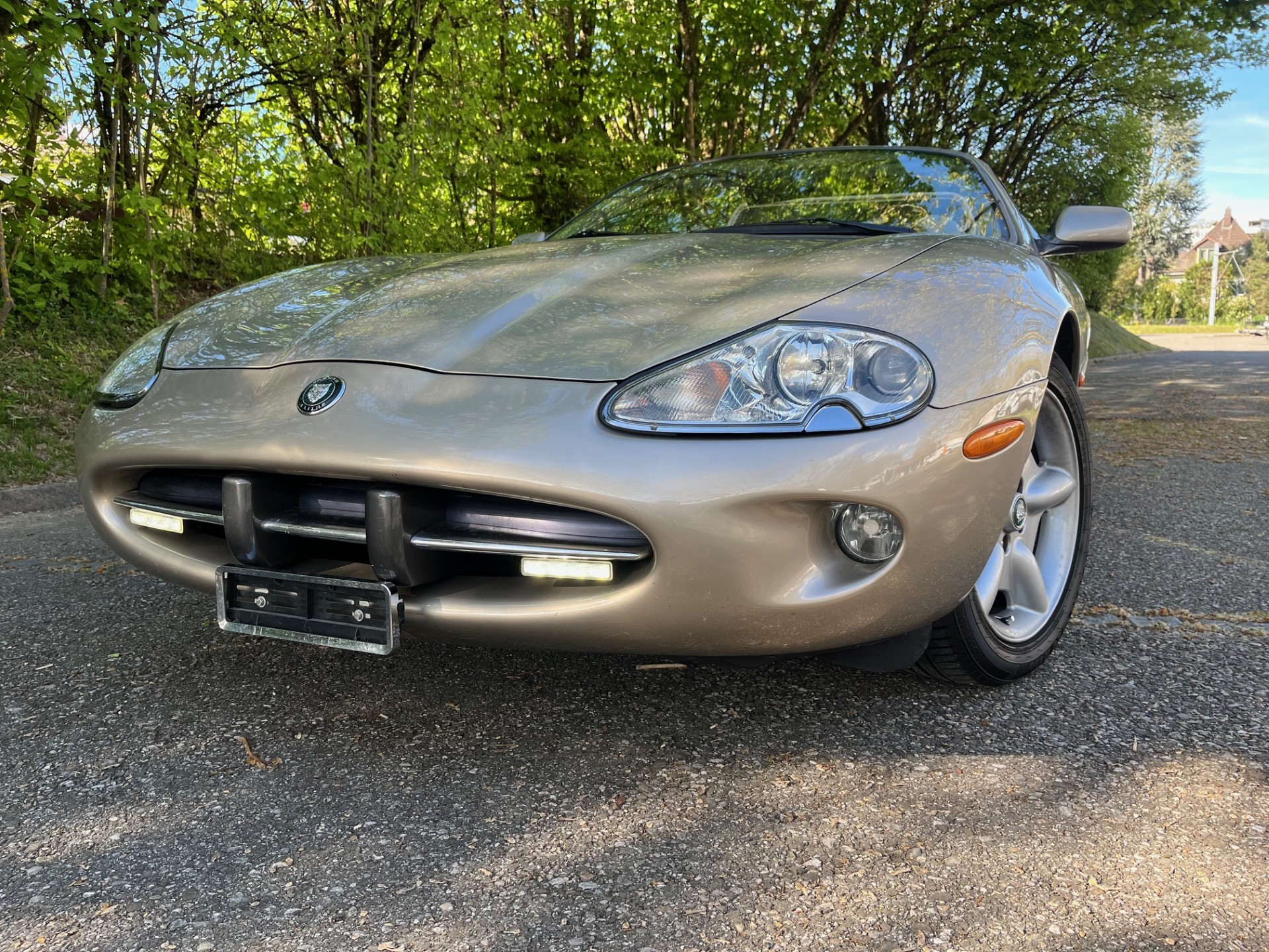 JAGUAR XK8 Convertible-image-5