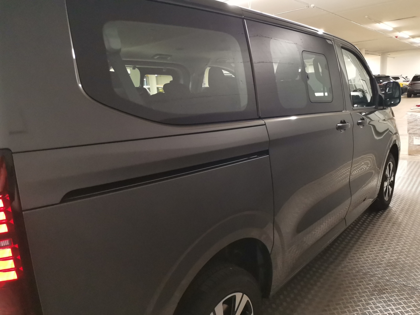 VW Caravelle 3500 2.0 TDI 150 Life-image-12