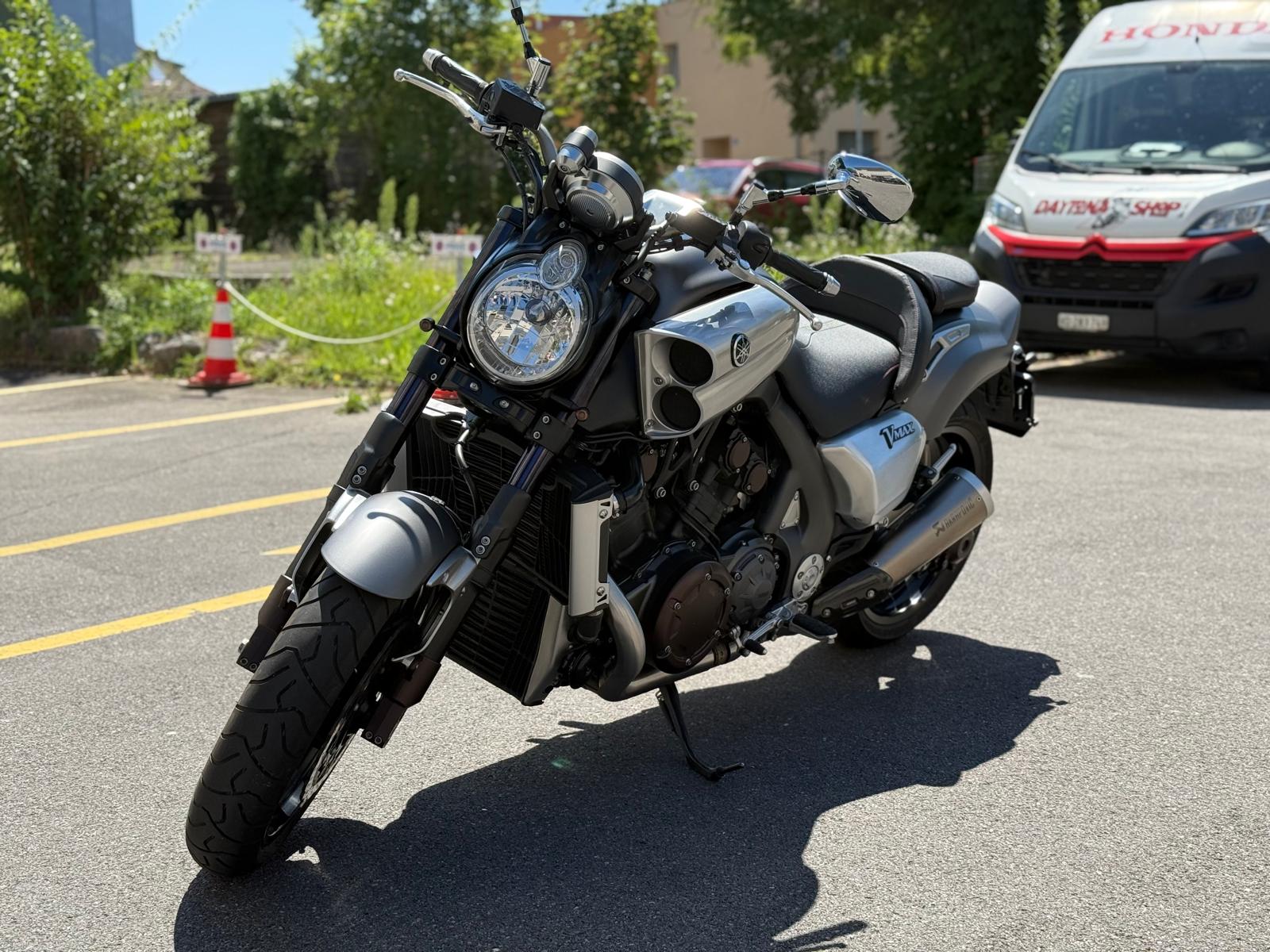 YAMAHA V-MAX