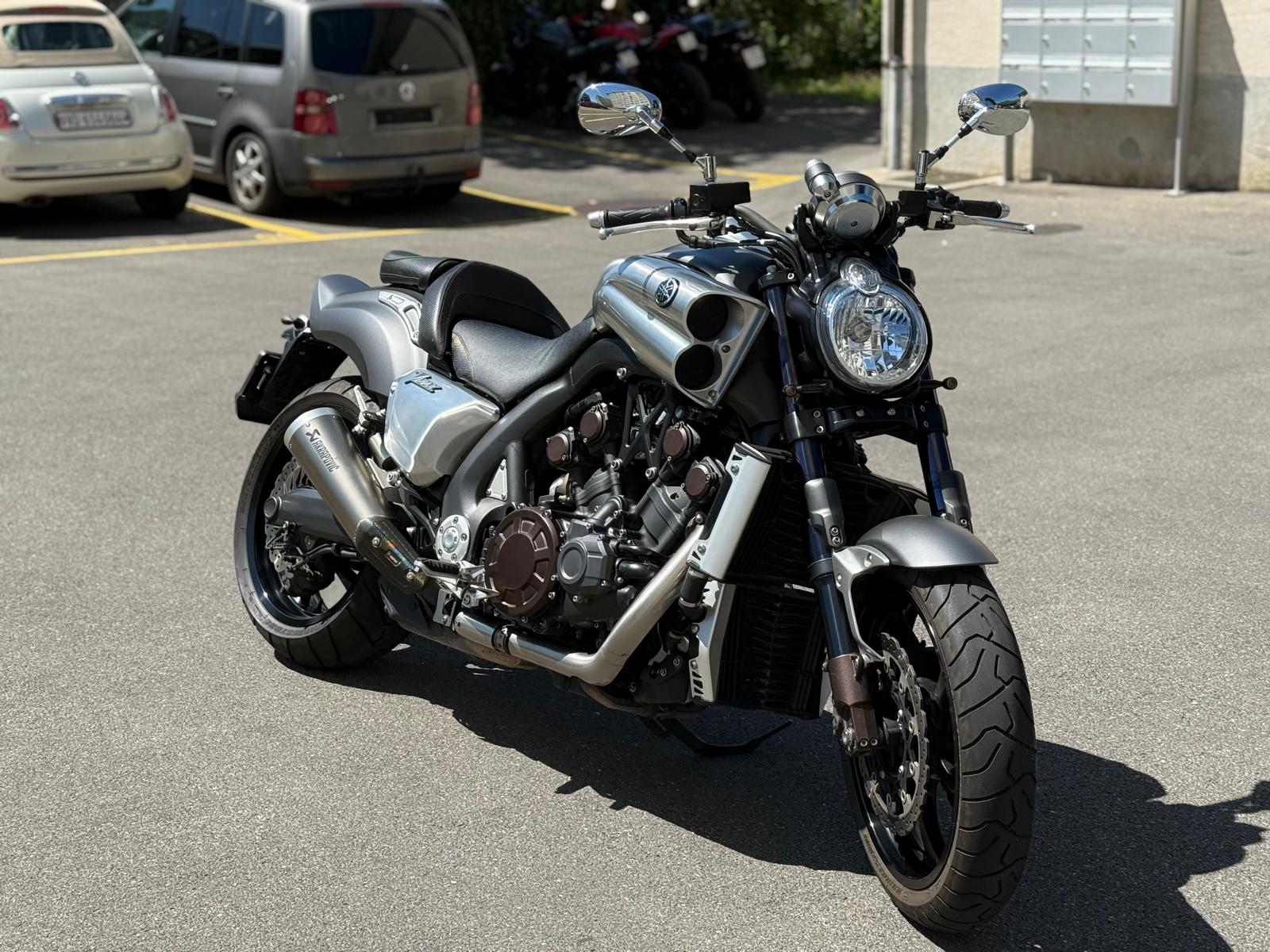 YAMAHA V-MAX-showroom-element-1