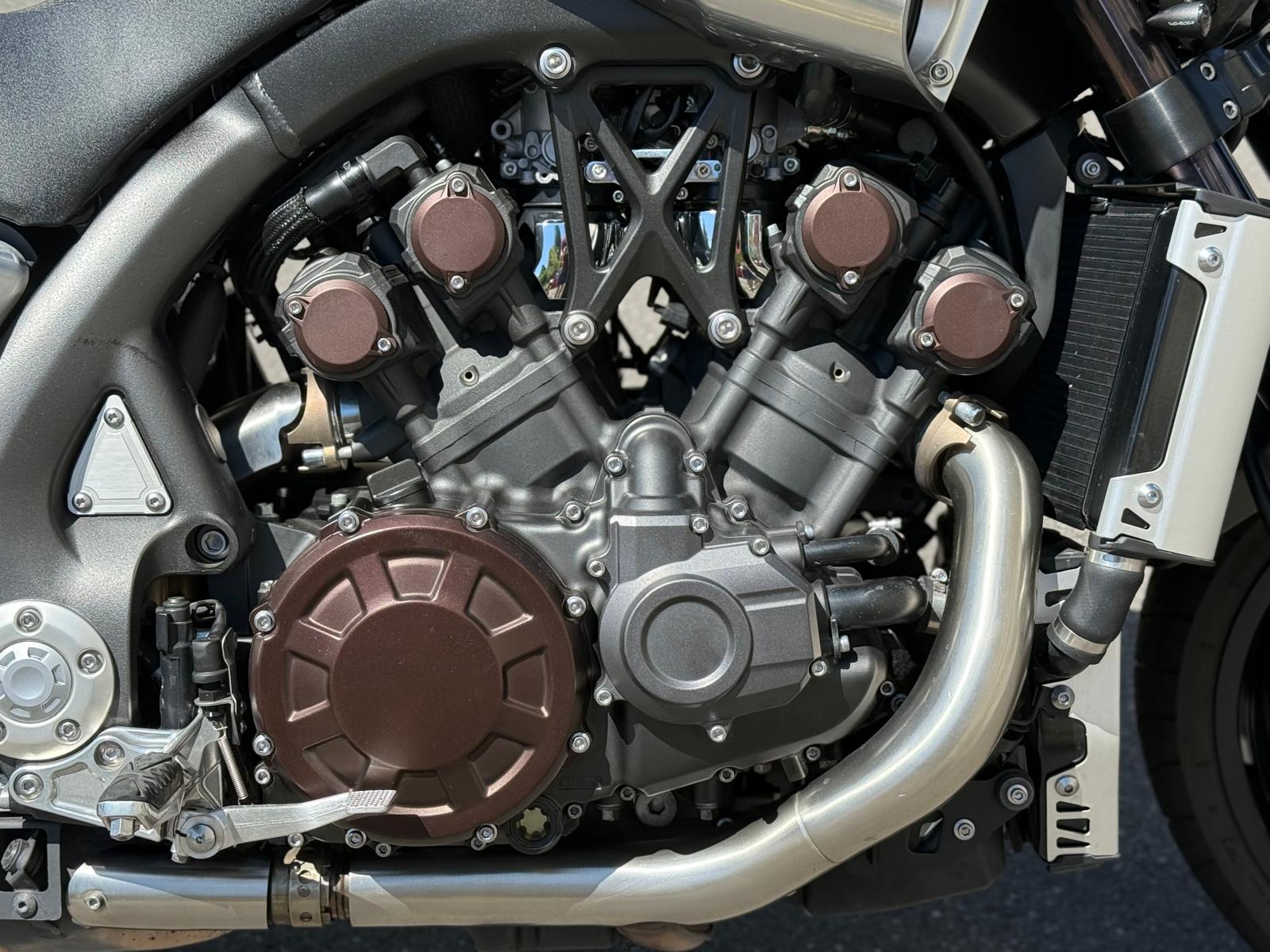 YAMAHA V-MAX-image-11