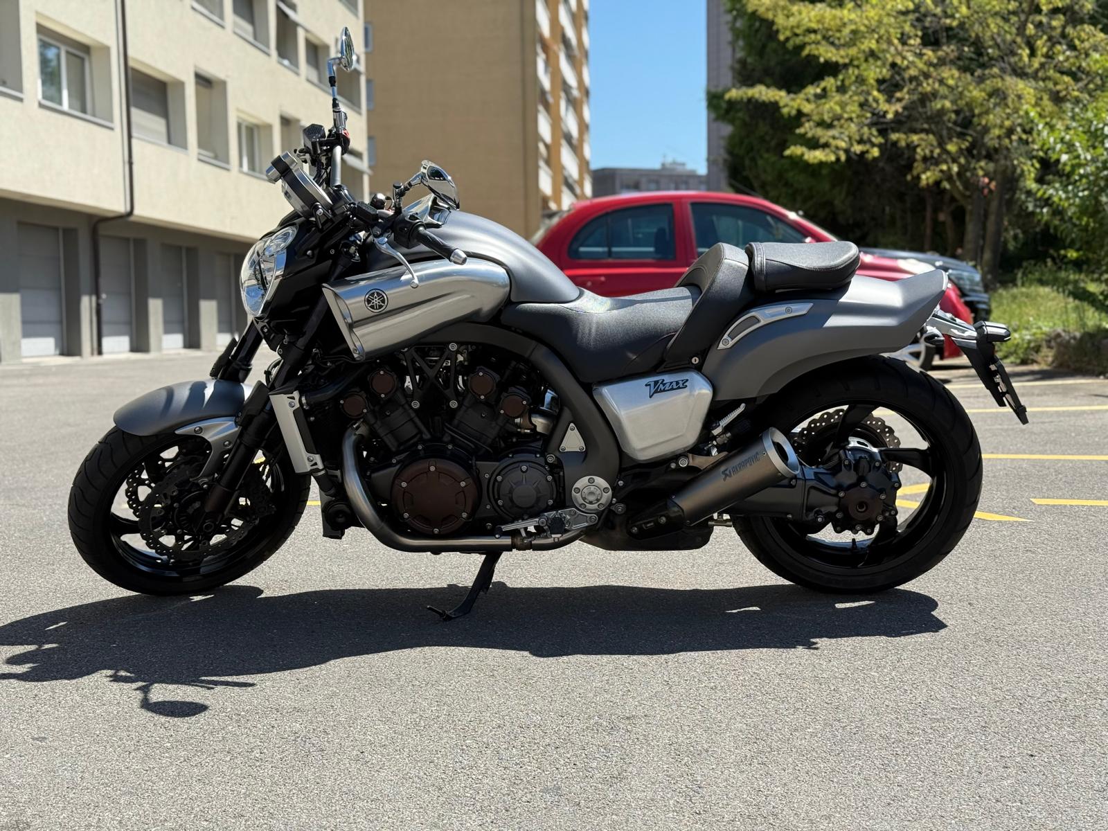 YAMAHA V-MAX-showroom-element-2