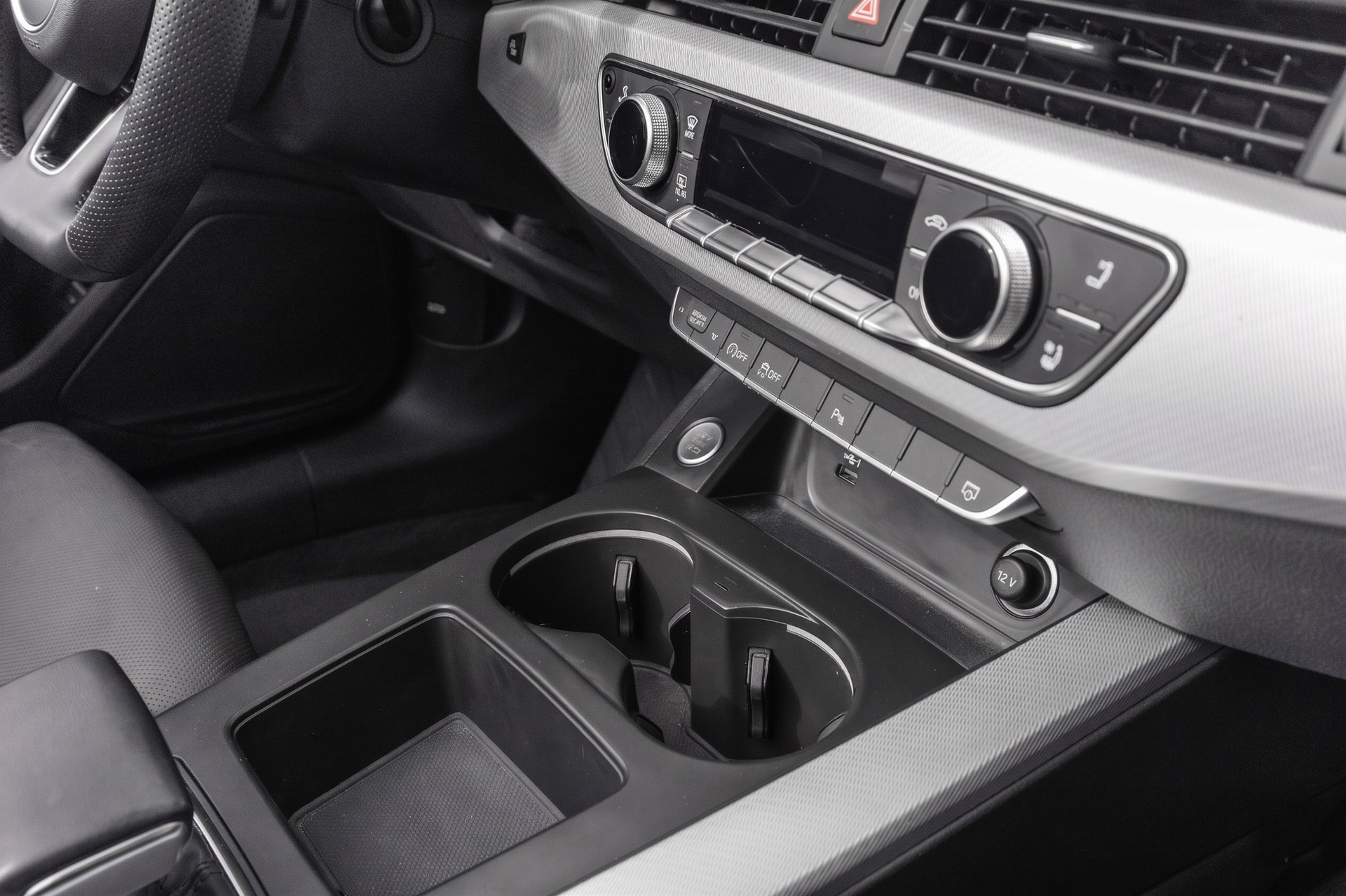 AUDI A5 Cabriolet Advanced 40 TFSI quattro S tronic-image-6