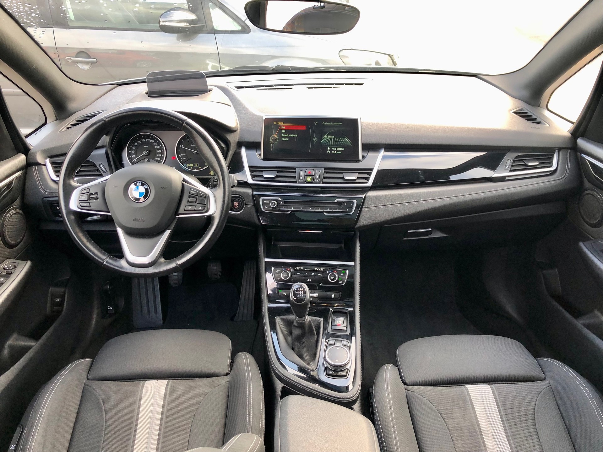 BMW 216d Active Tourer-image-22